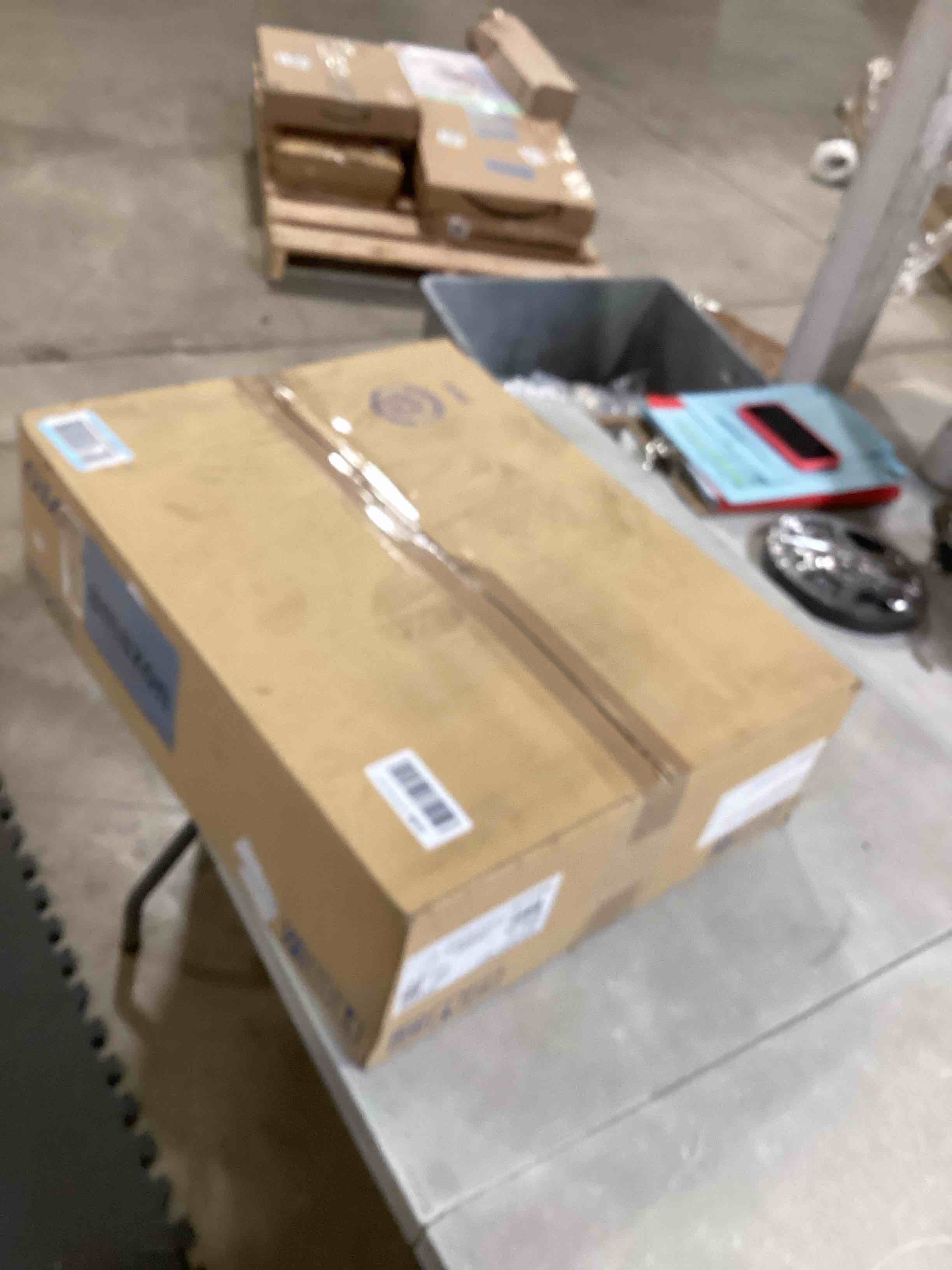 https://s3.amazonaws.com/lotting-images-prod/bidfta/PPE1791569_1743776059936.jpeg