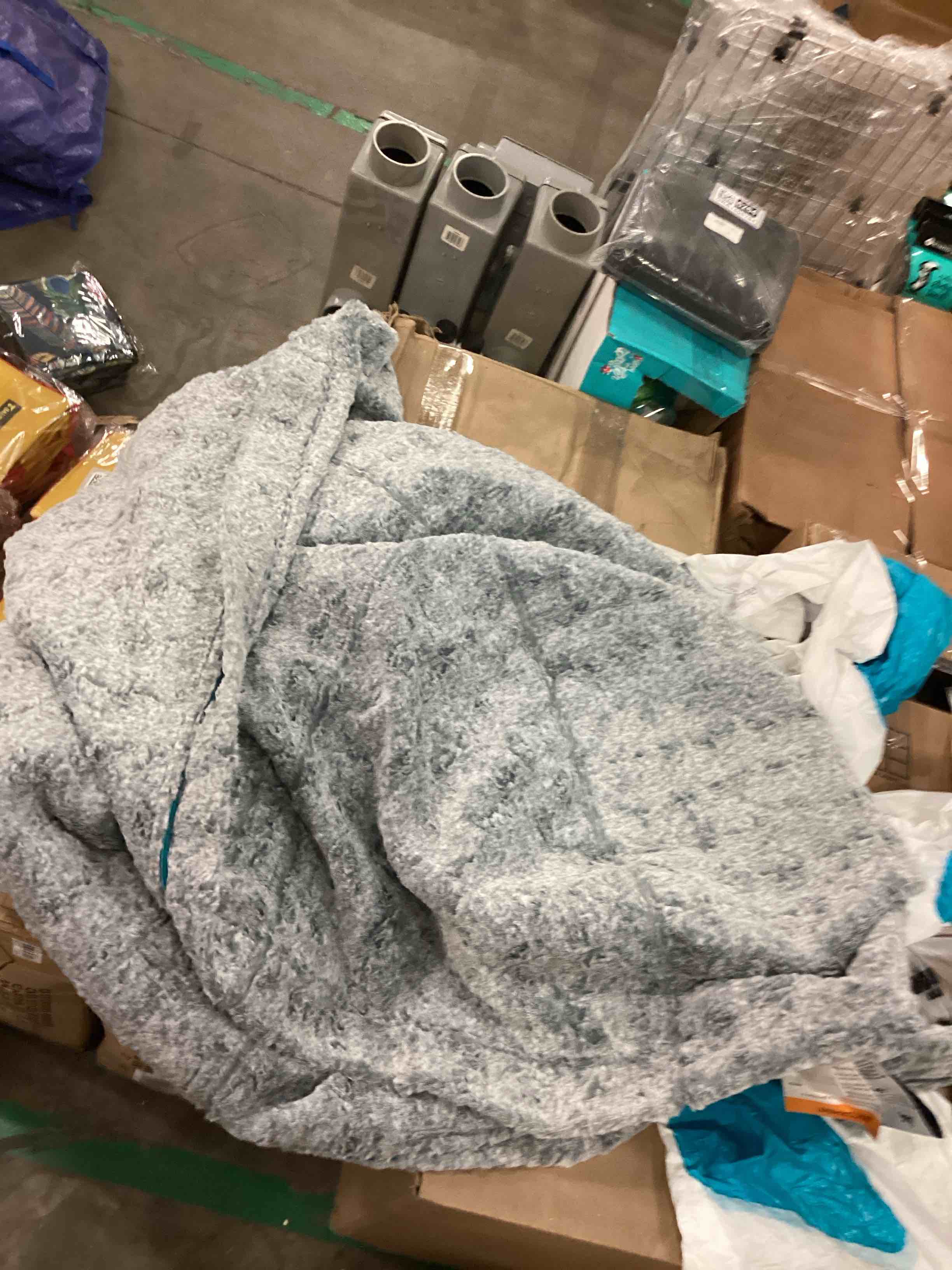 https://s3.amazonaws.com/lotting-images-prod/bidfta/PPE1794208_1755887677262.jpeg