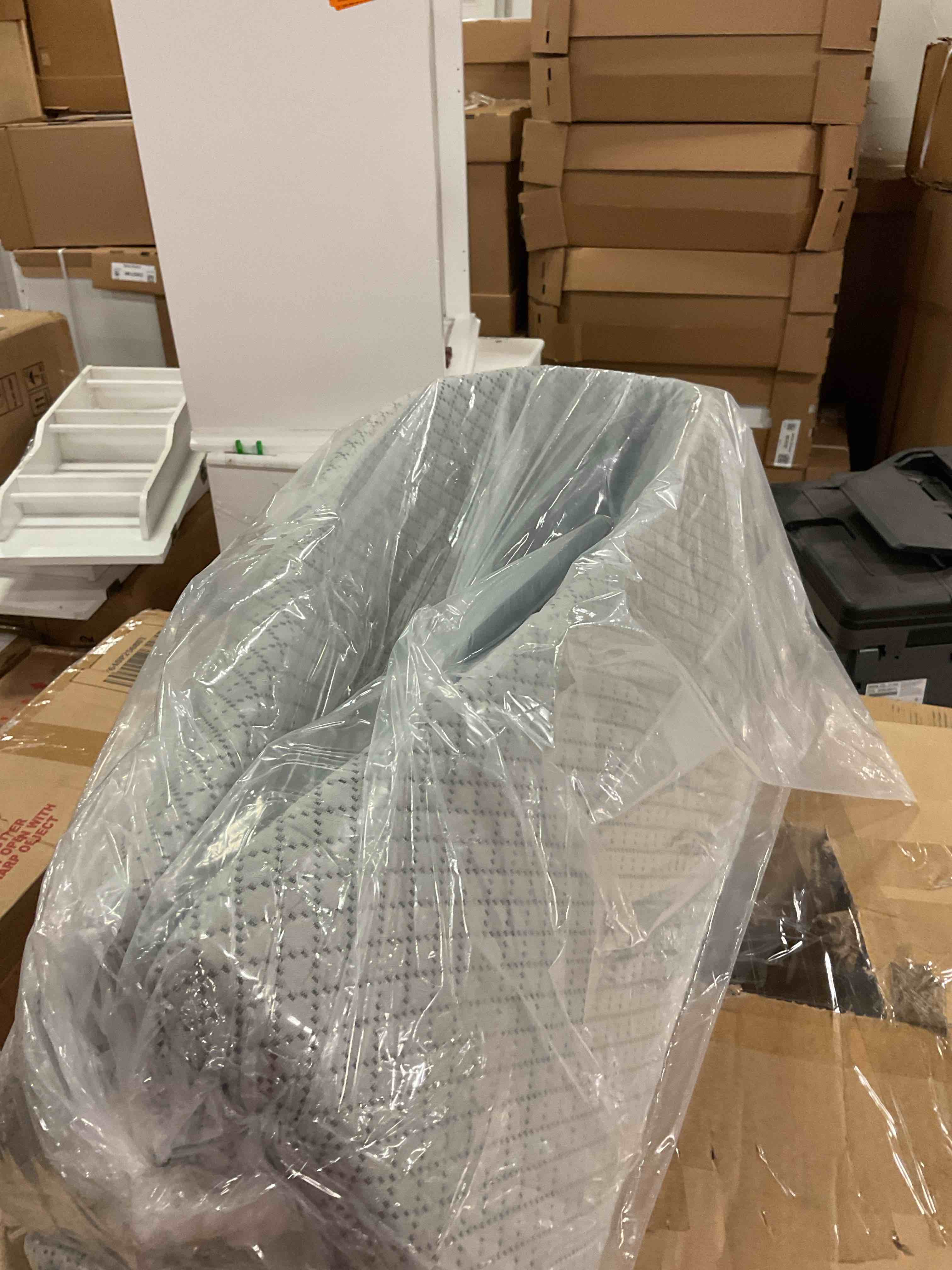 https://s3.amazonaws.com/lotting-images-prod/bidfta/PPE1799125_1752774102340.jpeg