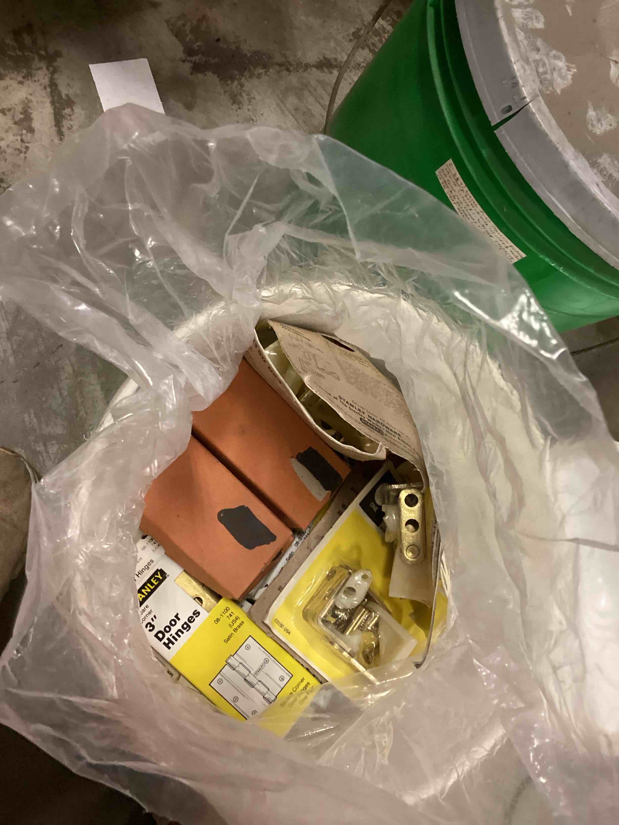 https://s3.amazonaws.com/lotting-images-prod/bidfta/PPE1799320_1754577956061.jpeg