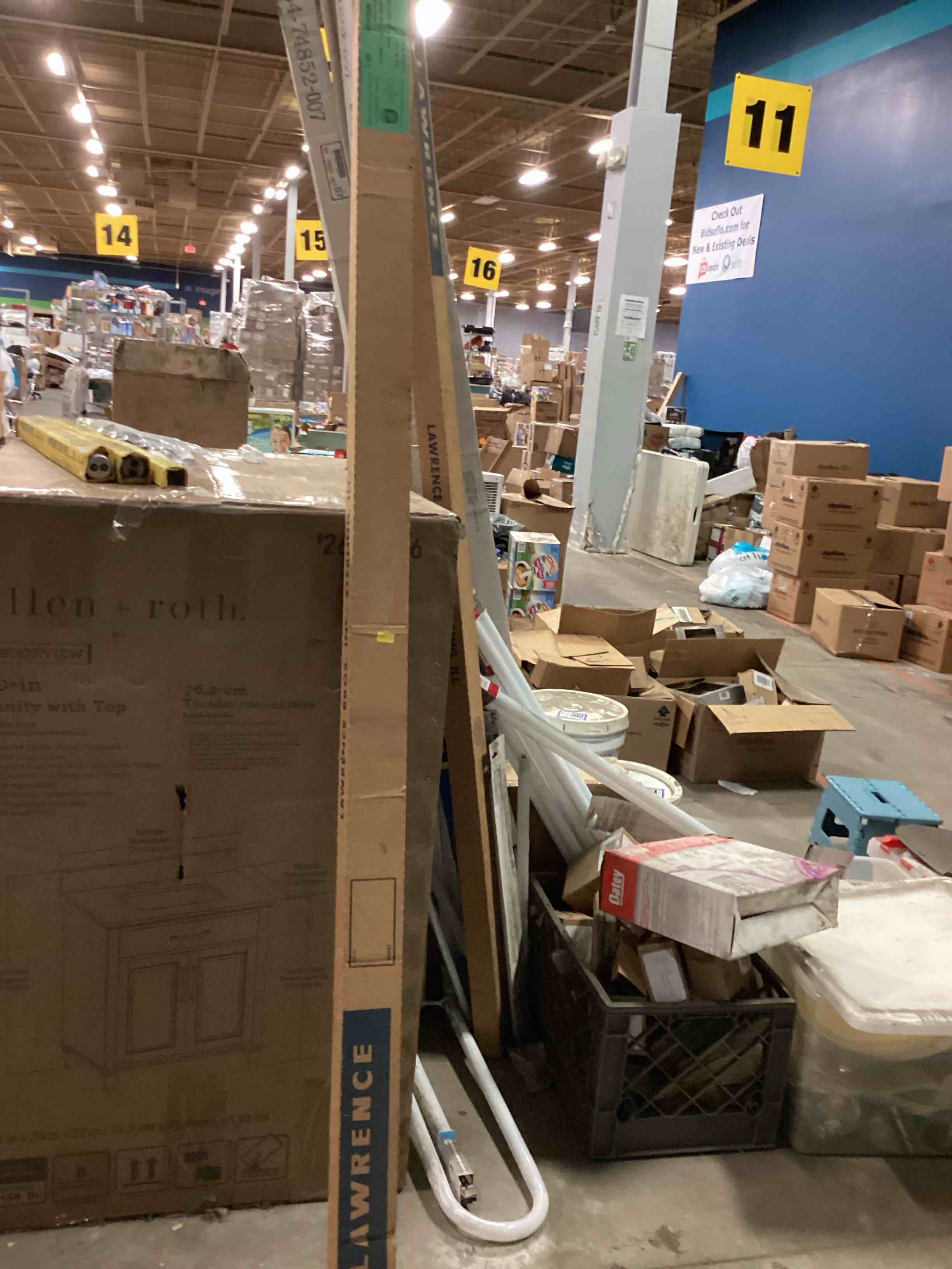 https://s3.amazonaws.com/lotting-images-prod/bidfta/PPE1799334_1754581571227.jpeg