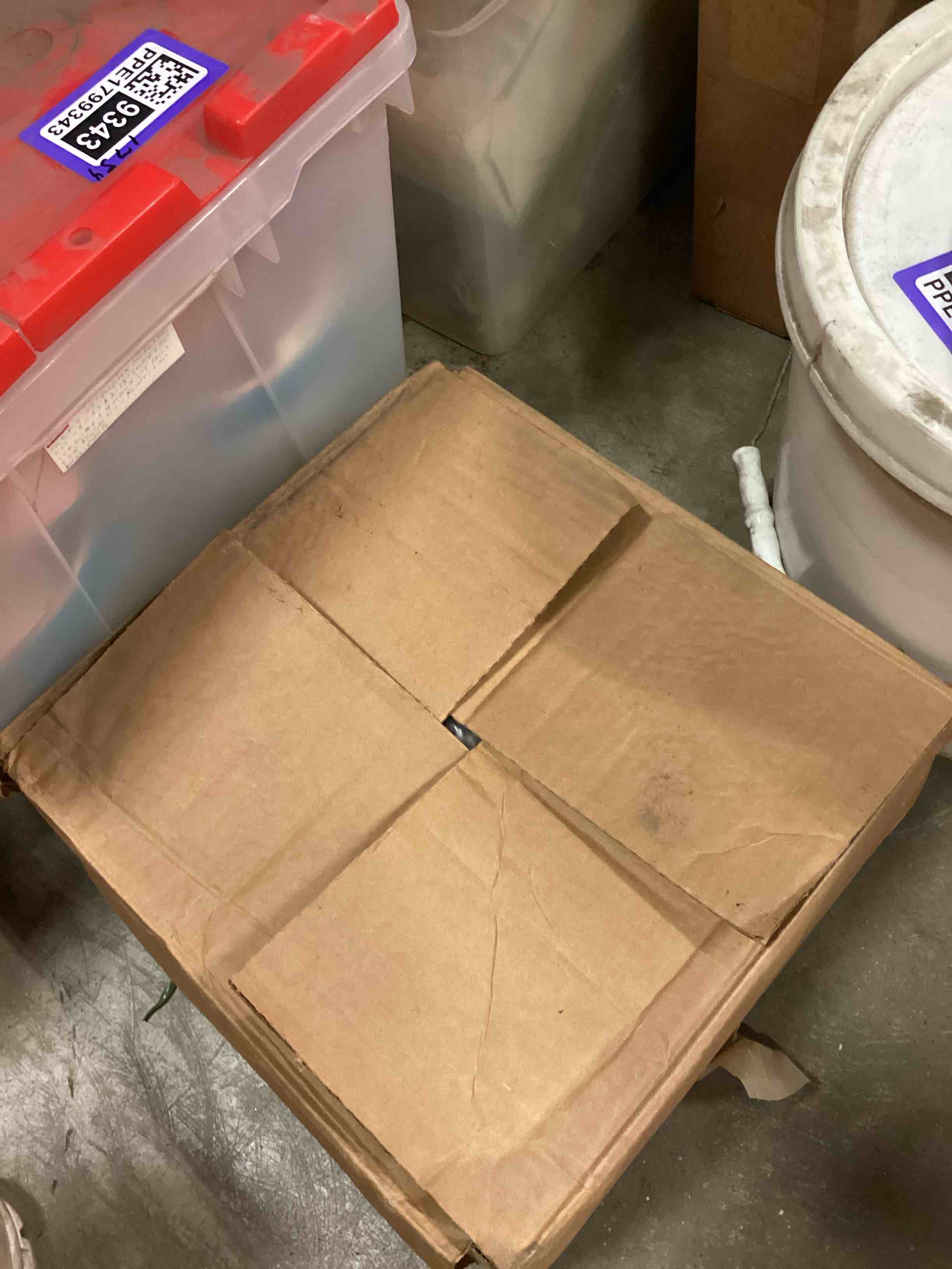 https://s3.amazonaws.com/lotting-images-prod/bidfta/PPE1799347_1754591757739.jpeg