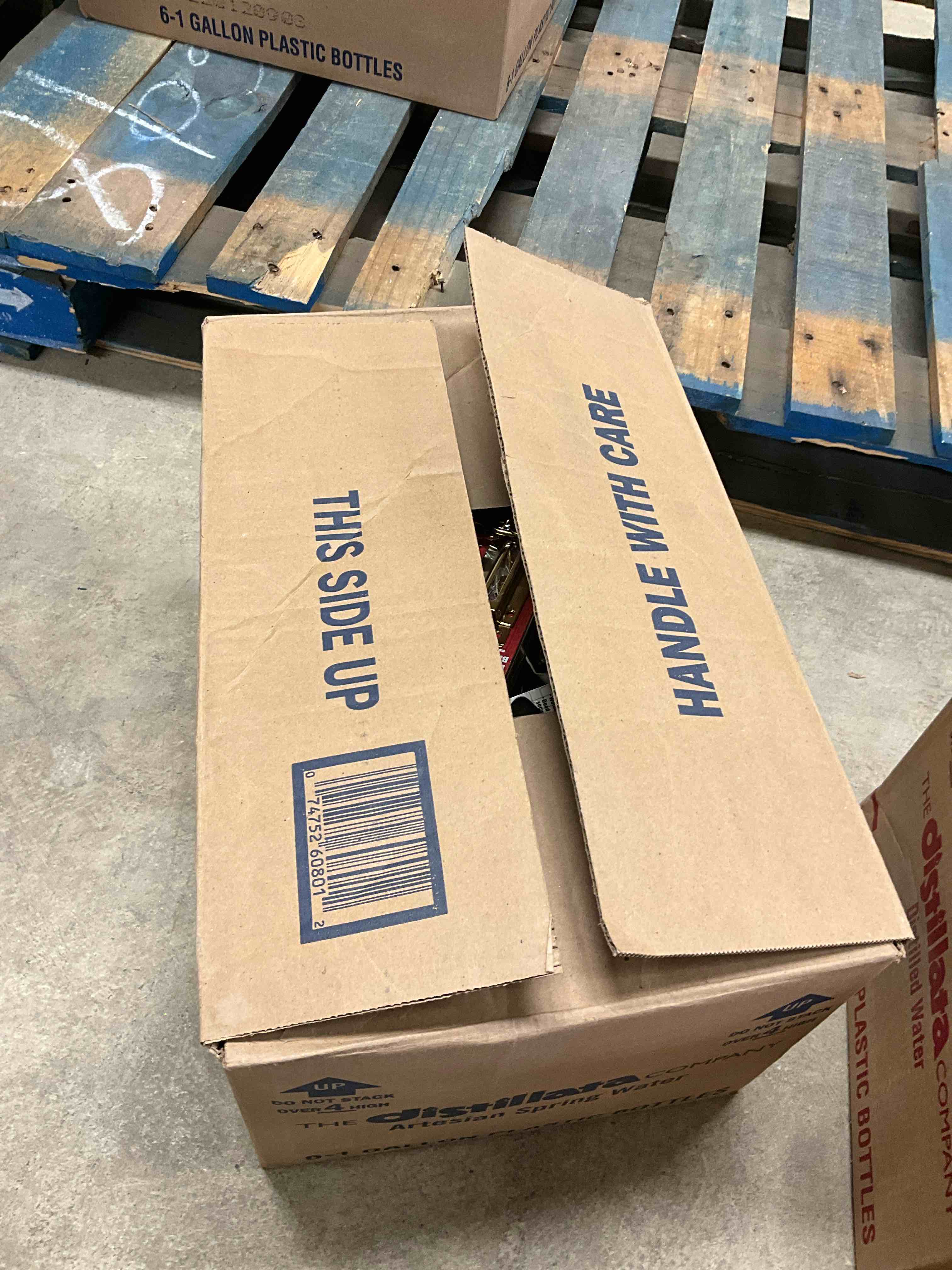 https://s3.amazonaws.com/lotting-images-prod/bidfta/PPE1799803_1757086951223.jpeg
