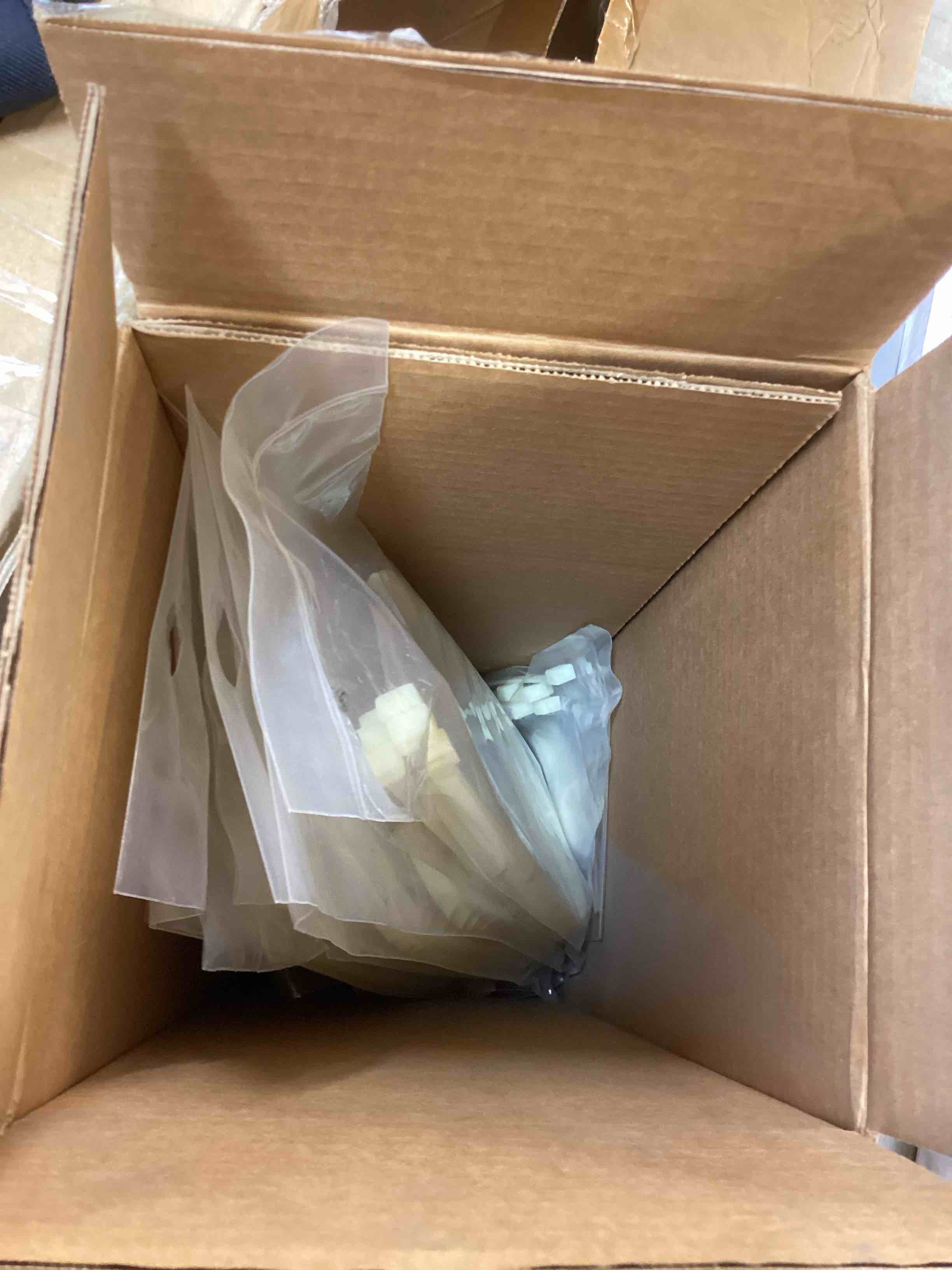 https://s3.amazonaws.com/lotting-images-prod/bidfta/PPE1800018_1759856928287.jpeg