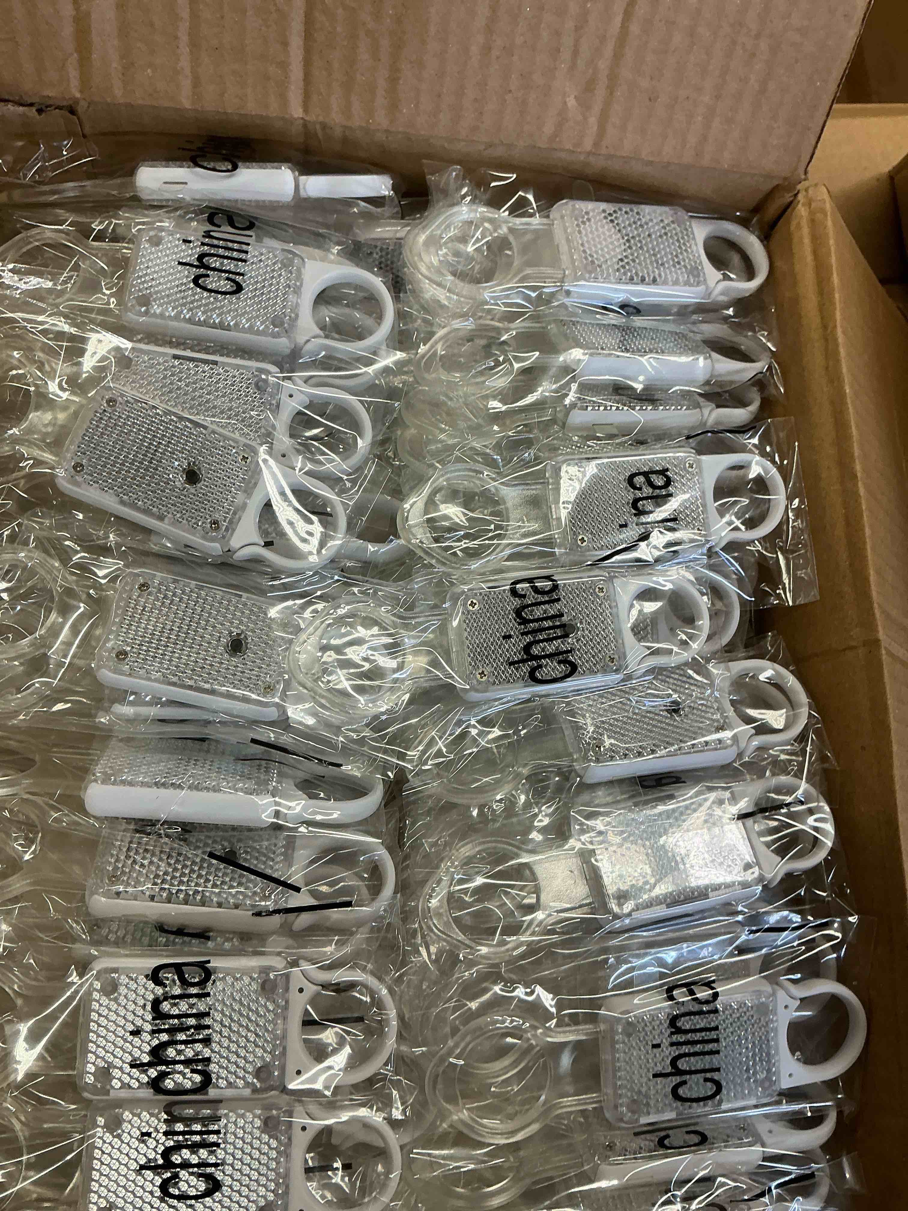 Carabinero bottle hanger( color white) 100 pieces