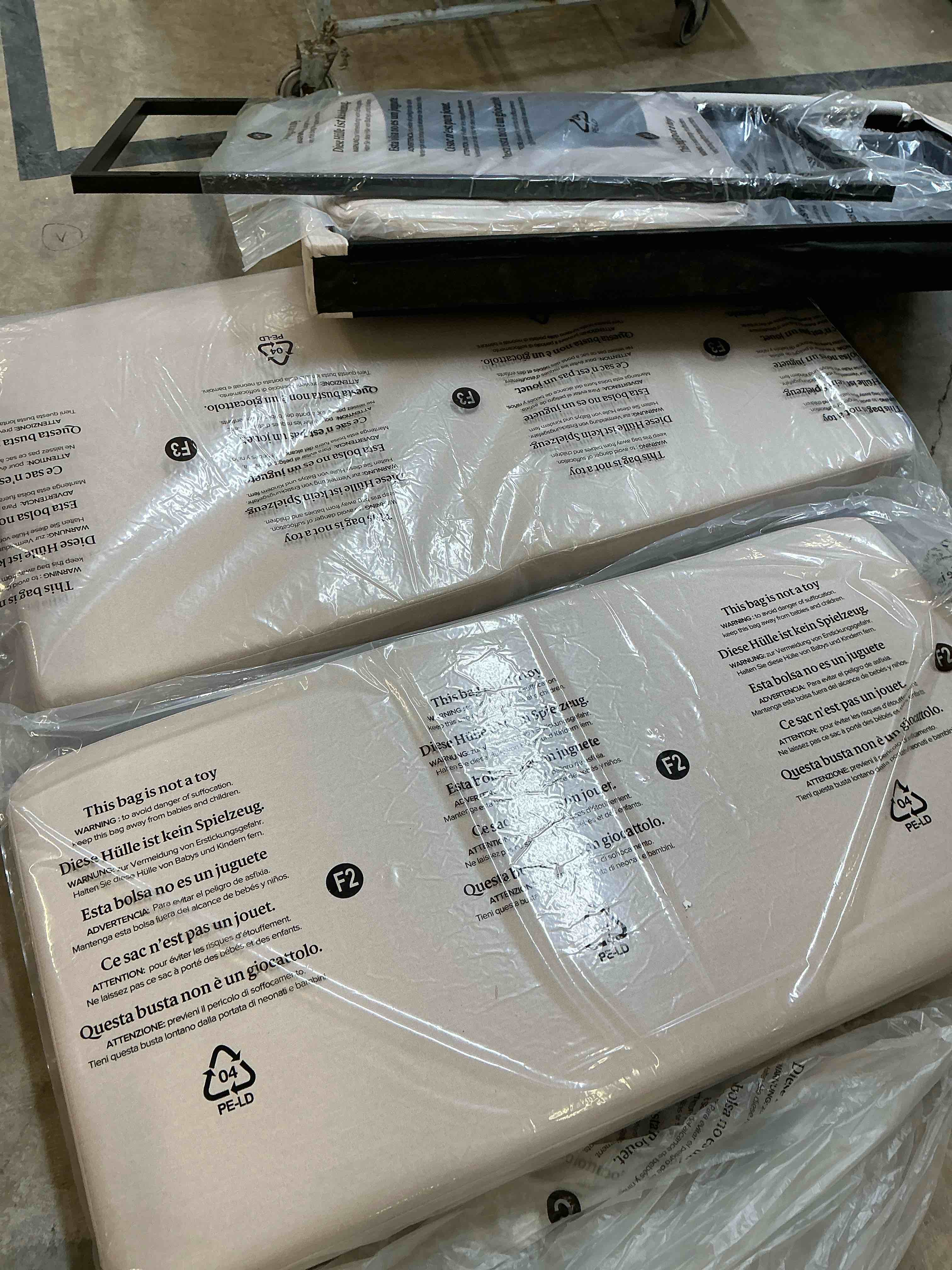 https://s3.amazonaws.com/lotting-images-prod/bidfta/PPE1800131_1760366118157.jpeg