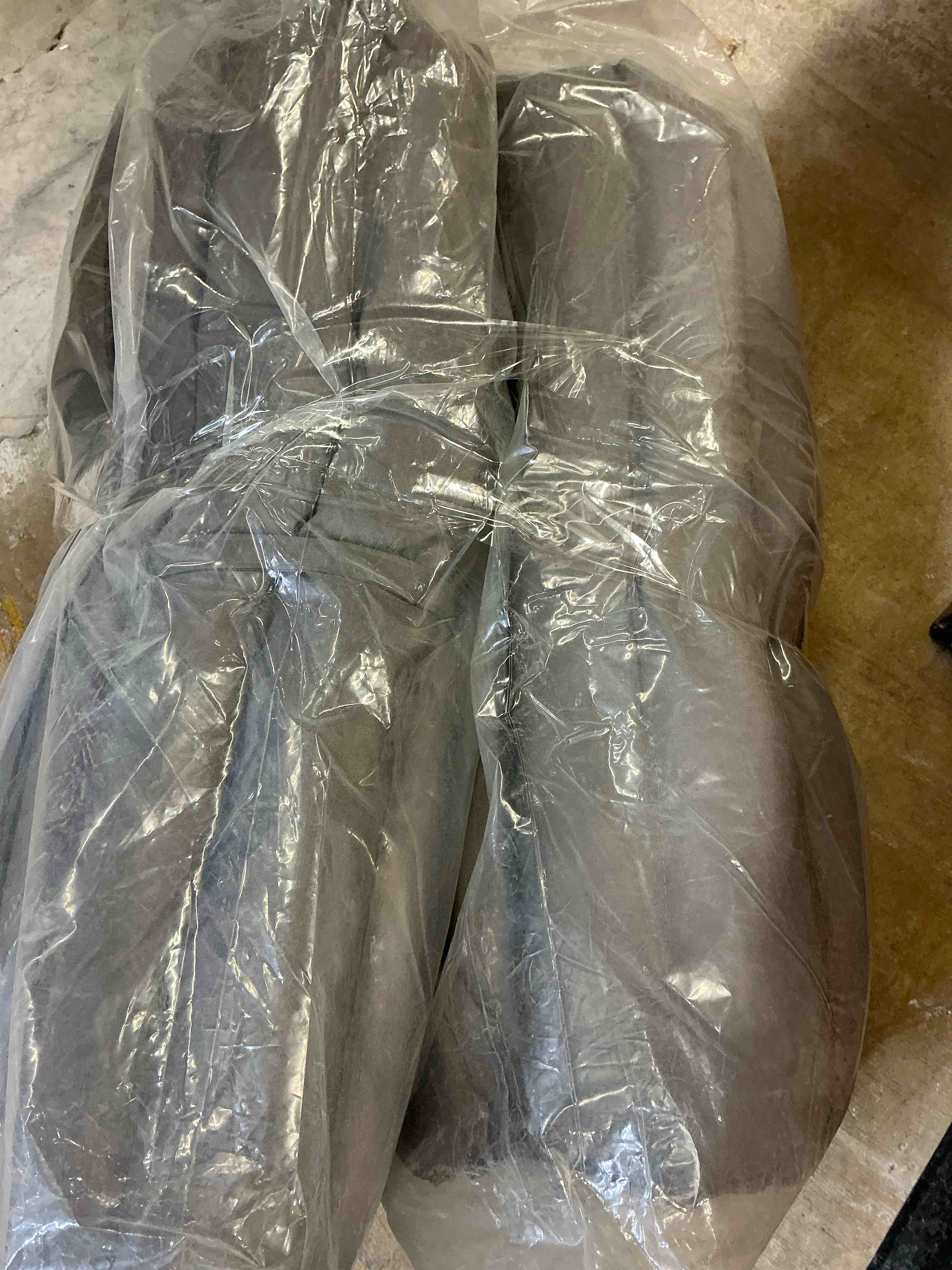 https://s3.amazonaws.com/lotting-images-prod/bidfta/PPE1800132_1760365619701.jpeg