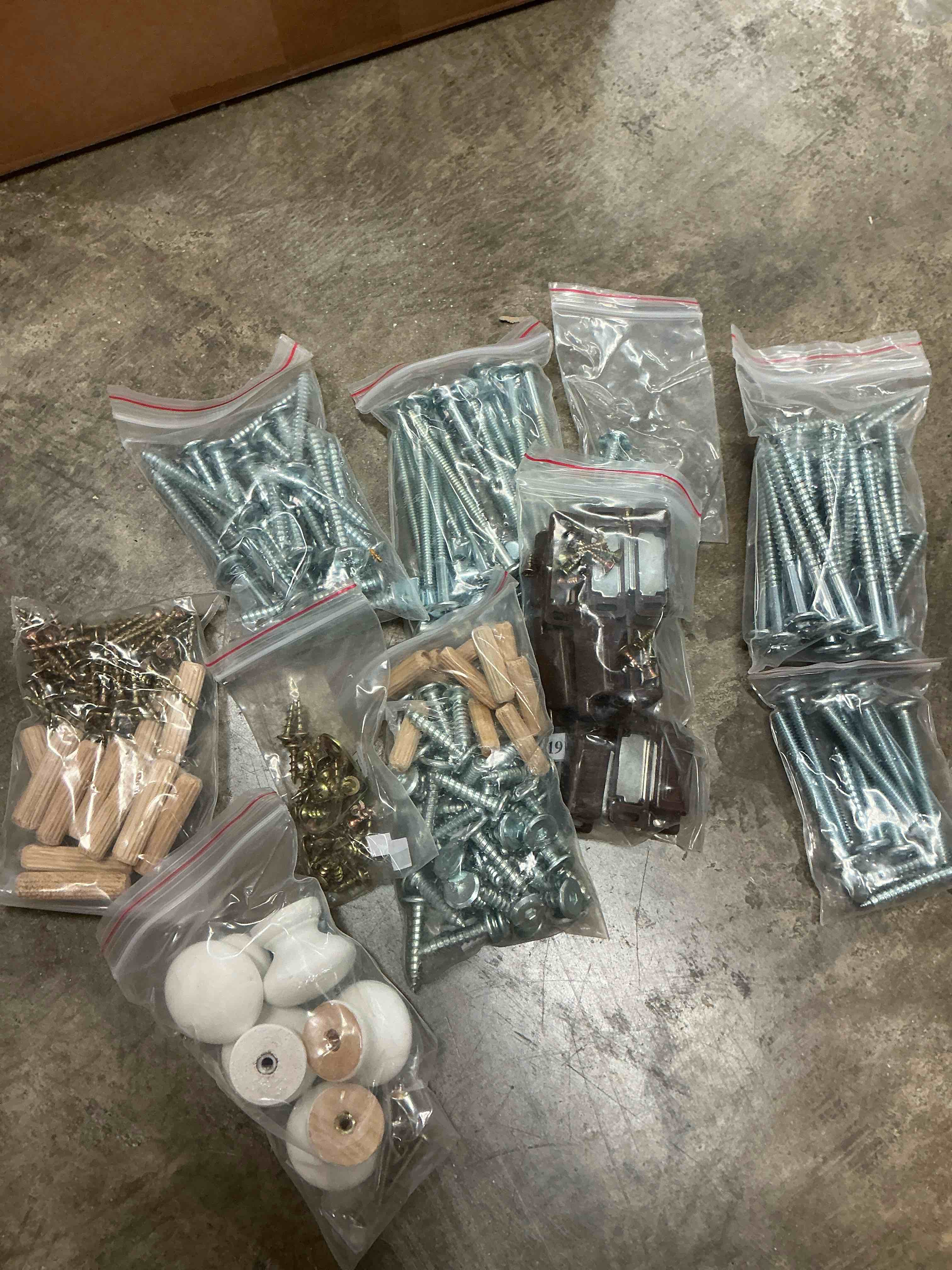 https://s3.amazonaws.com/lotting-images-prod/bidfta/PPE1800183_1760451974148.jpeg