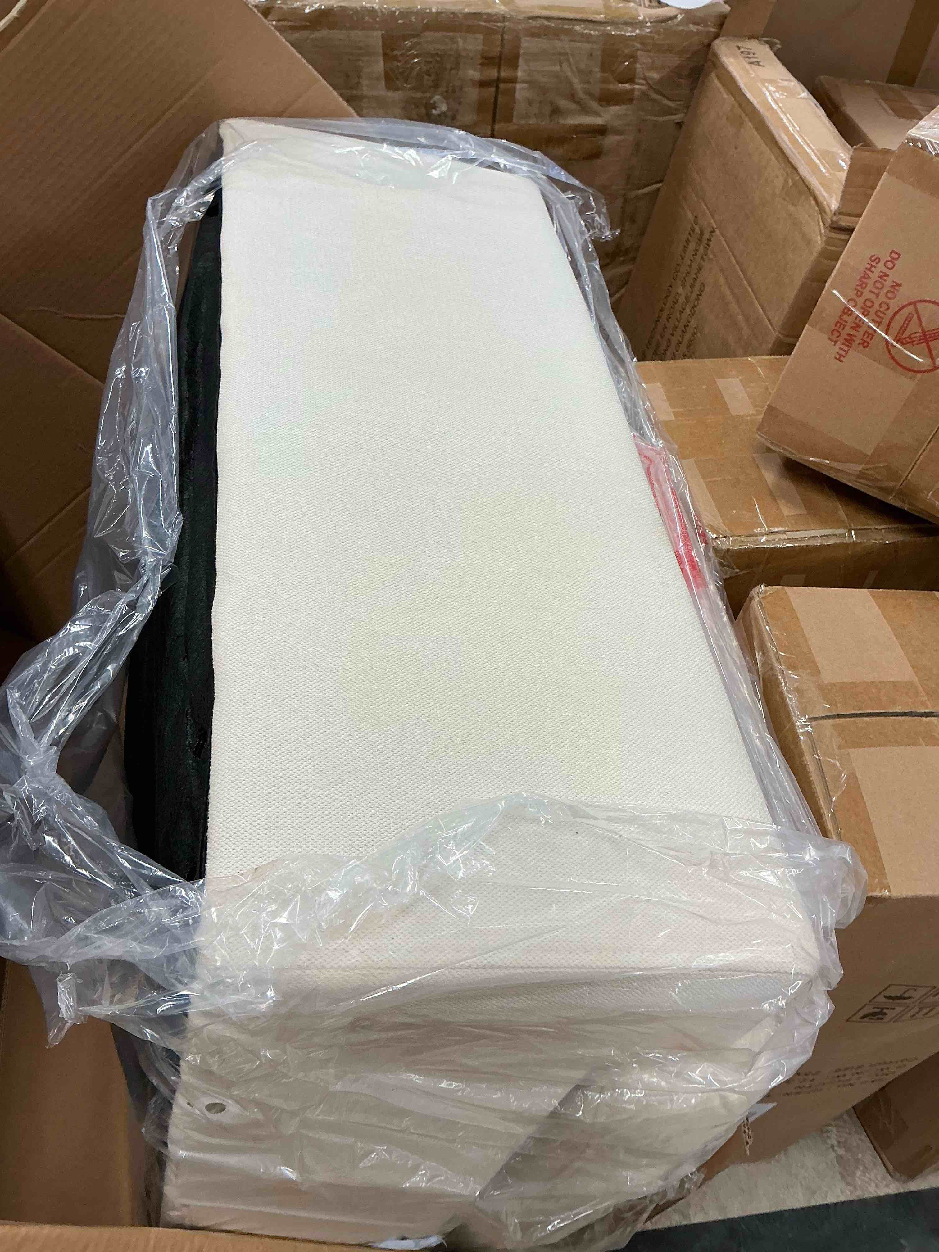 Parts of a sofa (incomplete) (unknown size) a box to pick up ( color beich) 