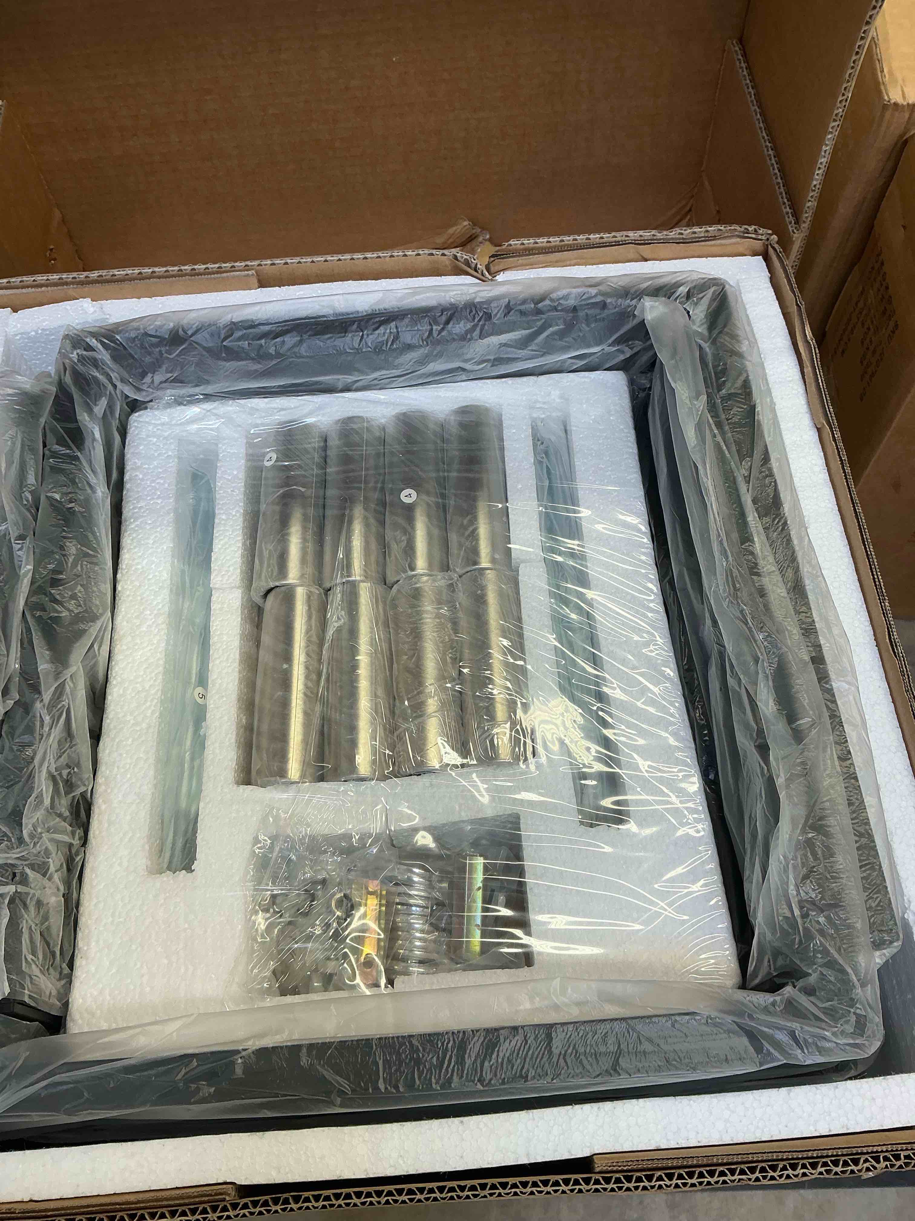 https://s3.amazonaws.com/lotting-images-prod/bidfta/PPE1800294_1761057061970.jpeg