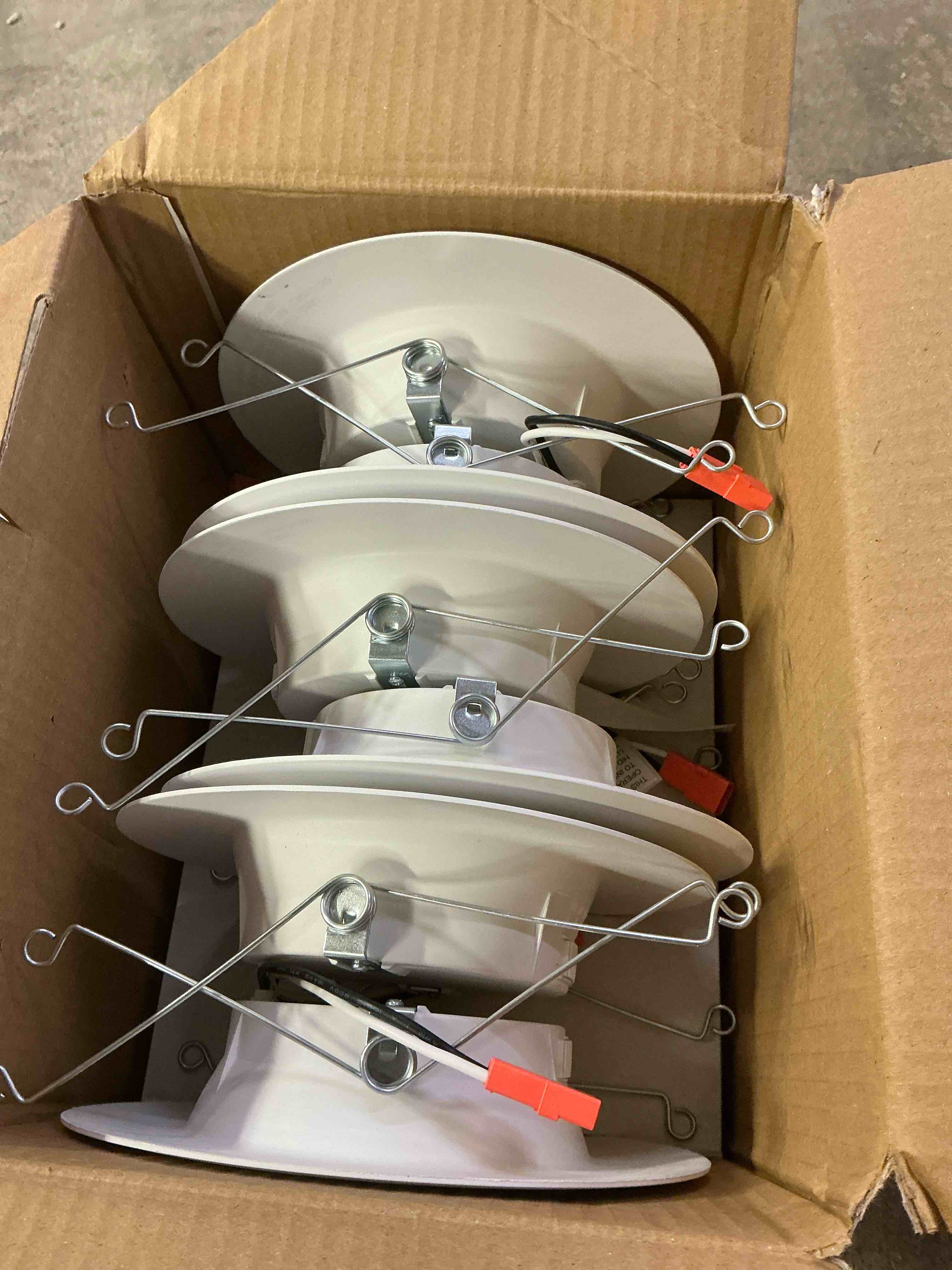 Utilitech White 6-in 650 -Lumens Switchable white Round Dimmable LED Canless Wet rated Recessed...