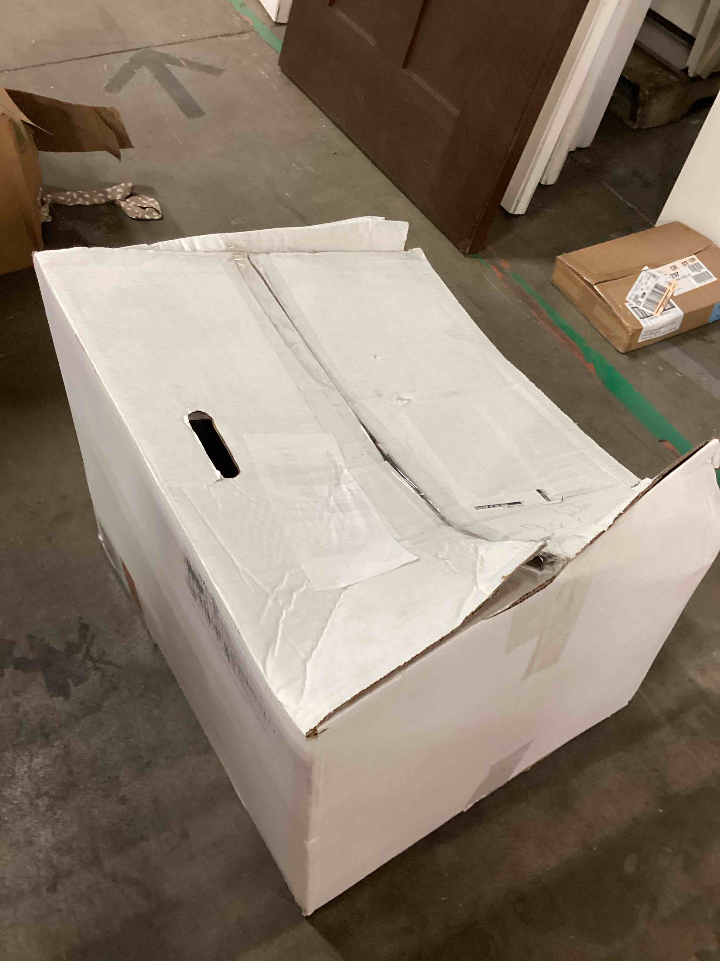 https://s3.amazonaws.com/lotting-images-prod/bidfta/PPE1801331_1750866409286.jpeg