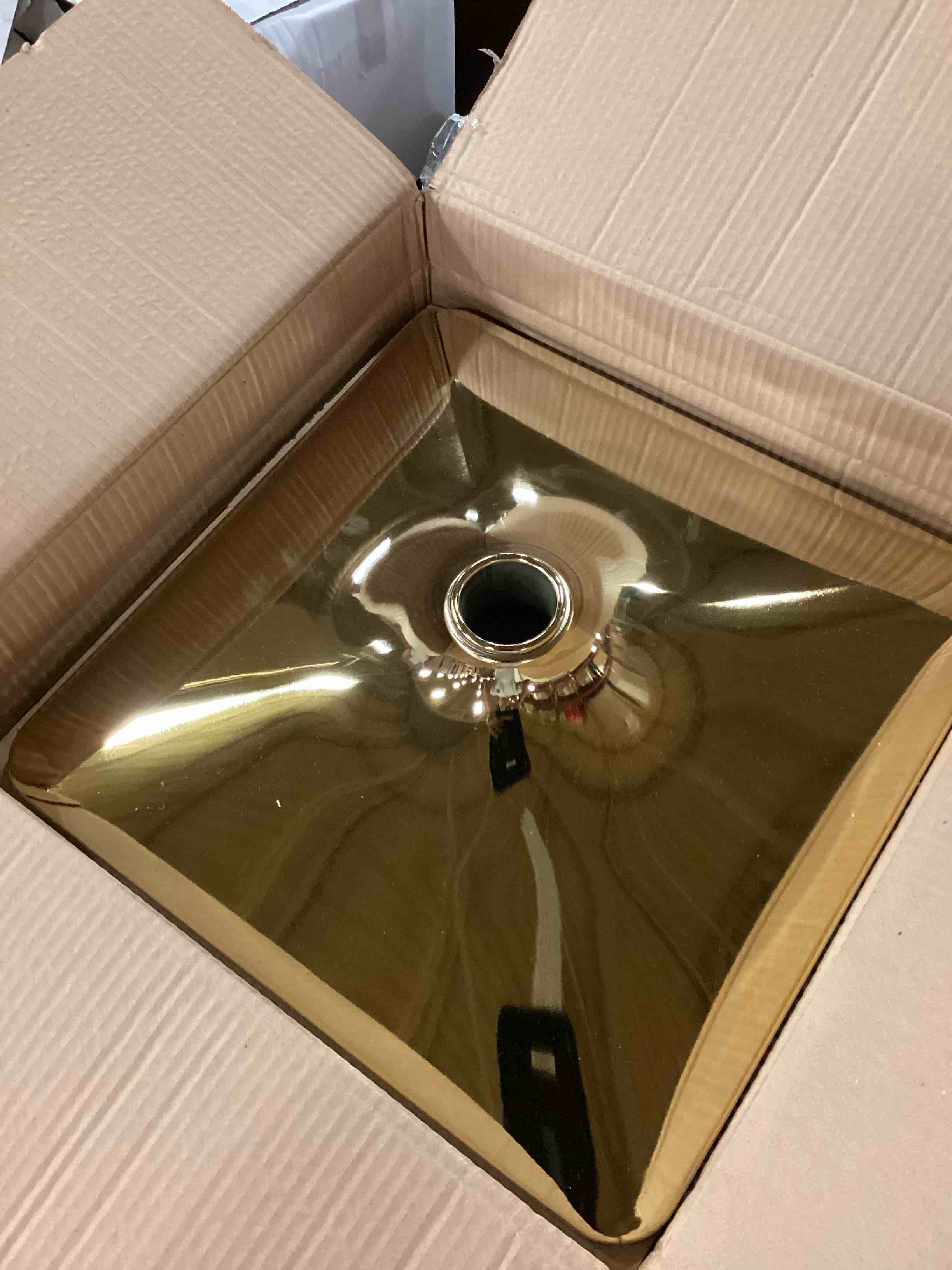 https://s3.amazonaws.com/lotting-images-prod/bidfta/PPE1801339_1750867563968.jpeg