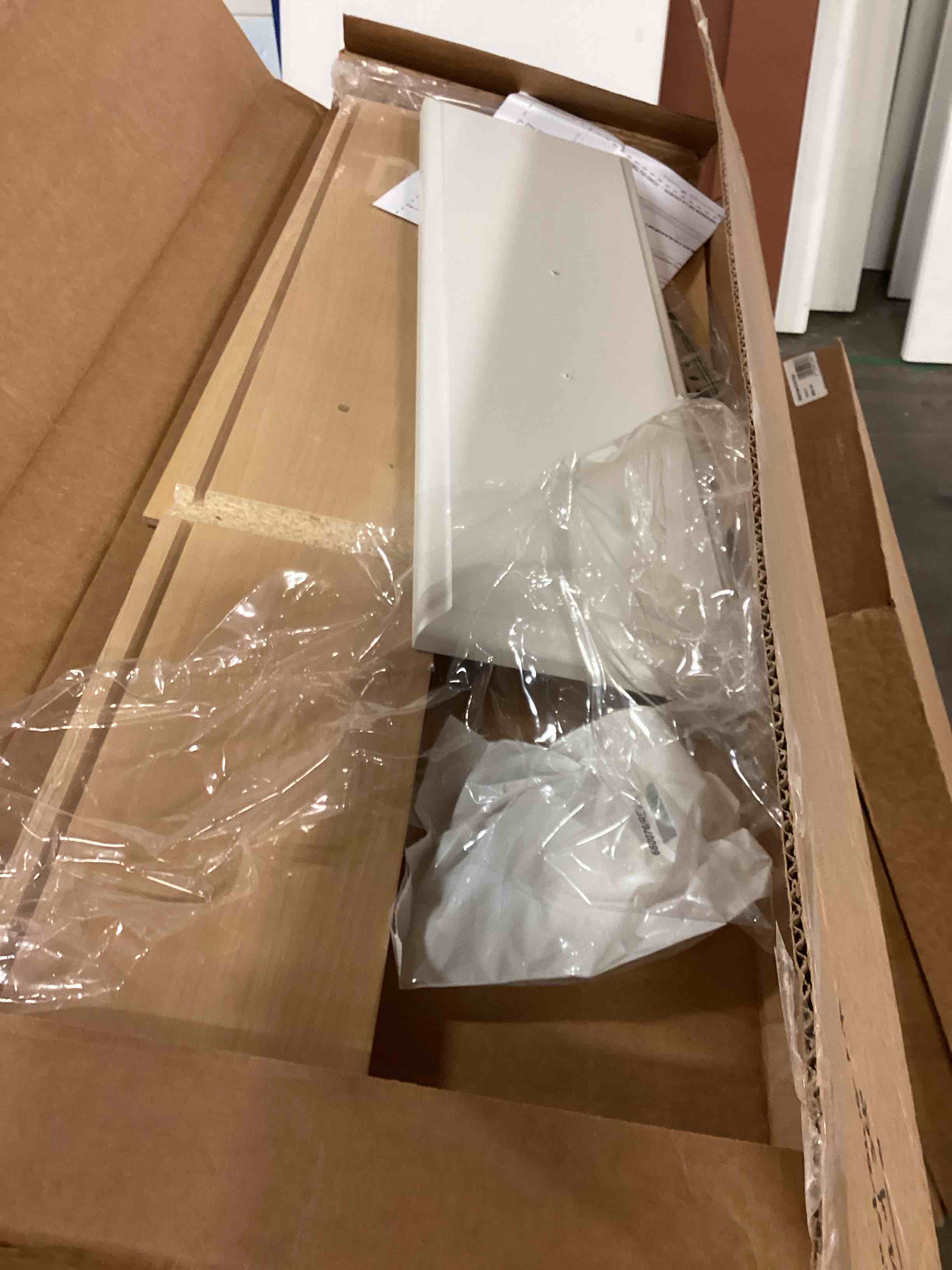 https://s3.amazonaws.com/lotting-images-prod/bidfta/PPE1801348_1750873341103.jpeg