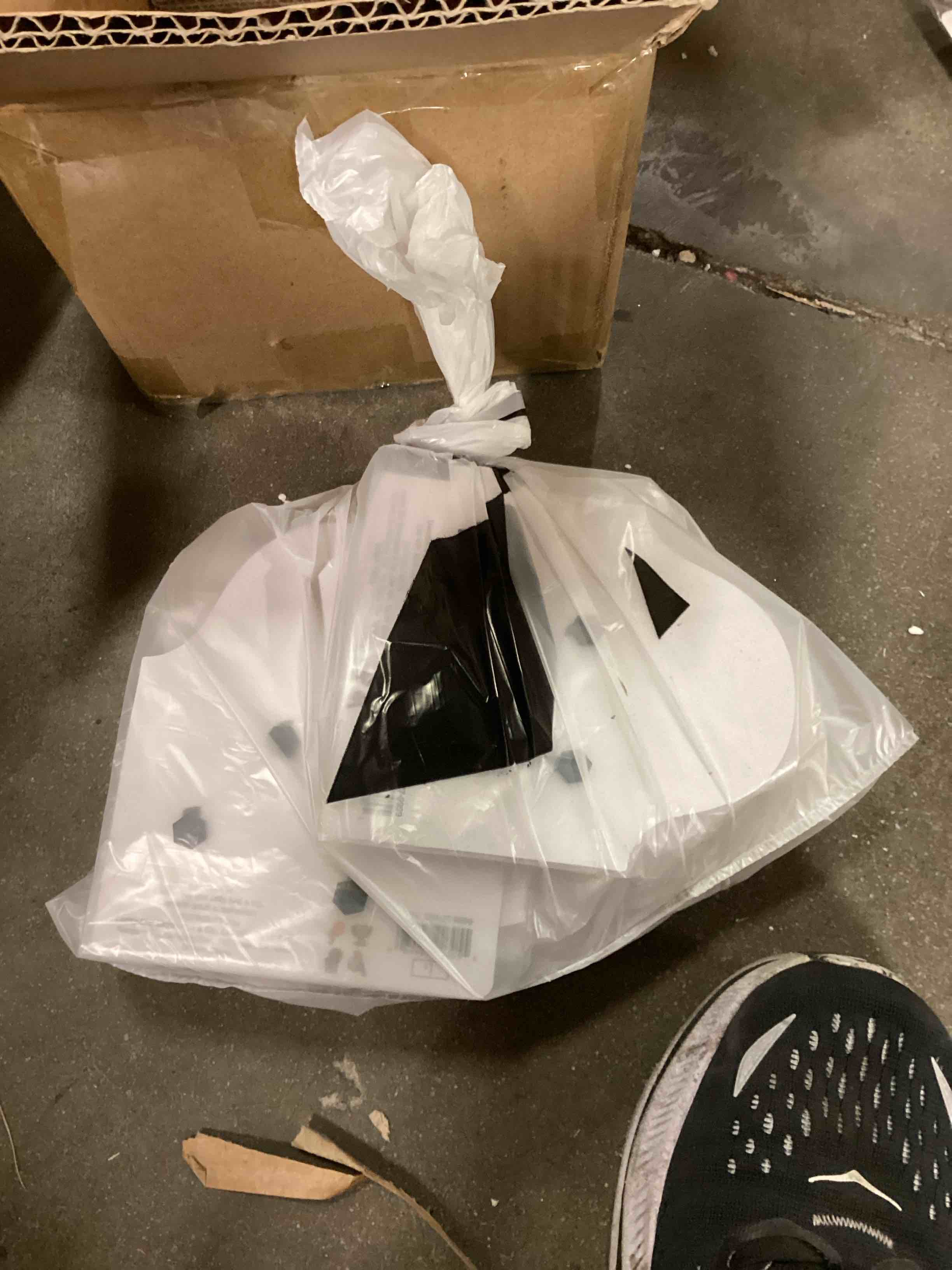 https://s3.amazonaws.com/lotting-images-prod/bidfta/PPE1801488_1751053719084.jpeg