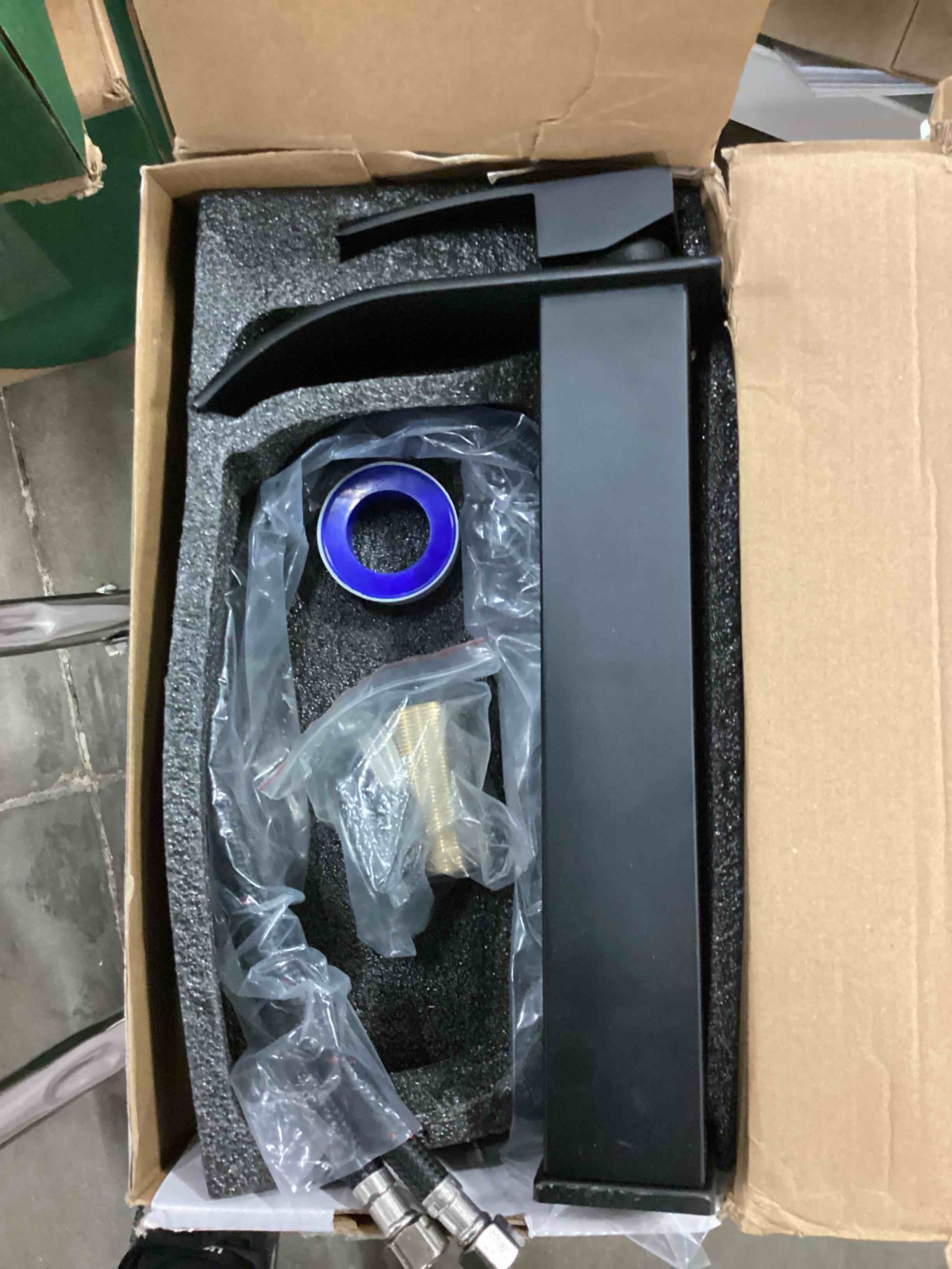 https://s3.amazonaws.com/lotting-images-prod/bidfta/PPE1801823_1751901220166.jpeg