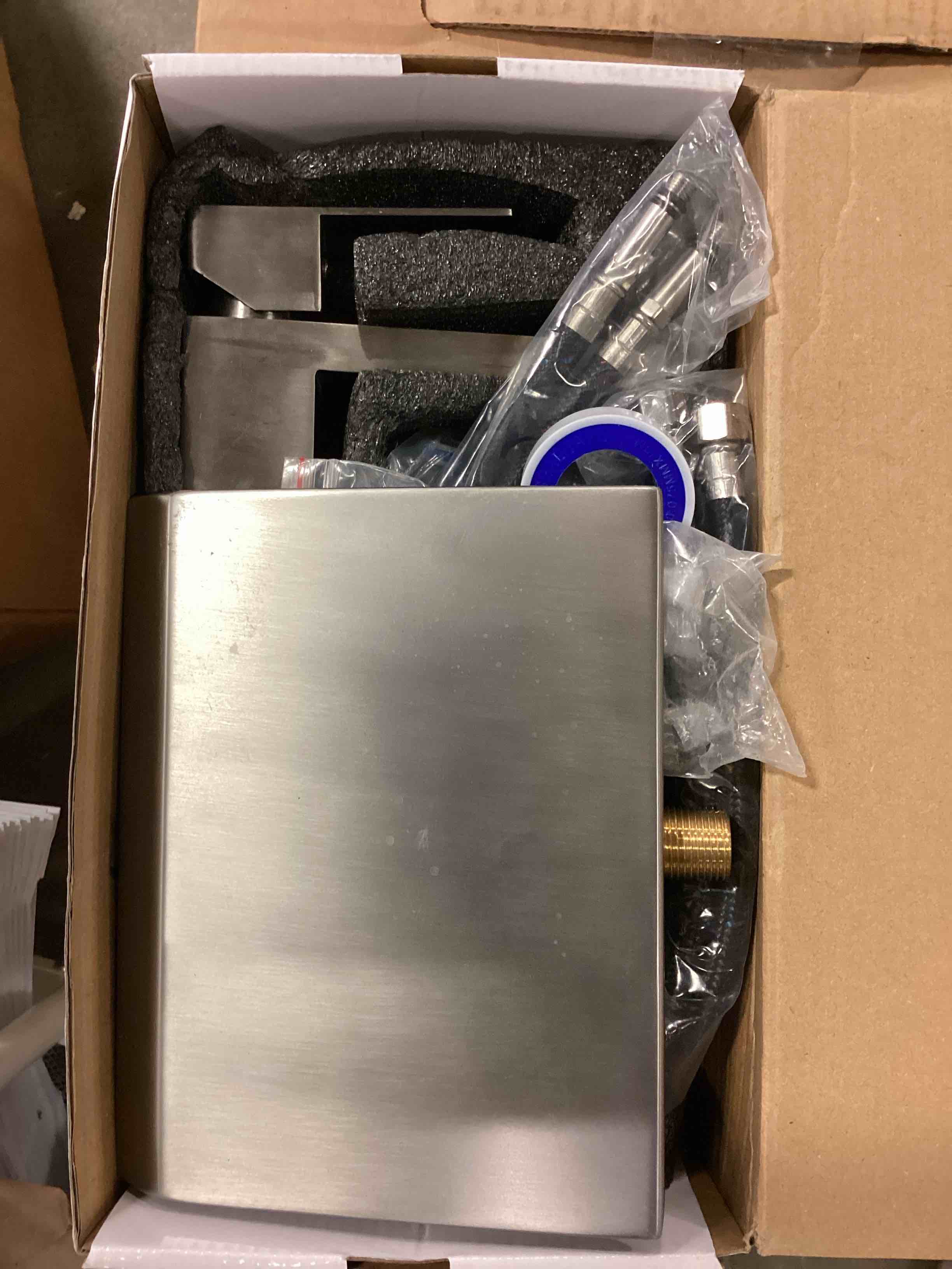 https://s3.amazonaws.com/lotting-images-prod/bidfta/PPE1801825_1751900281387.jpeg