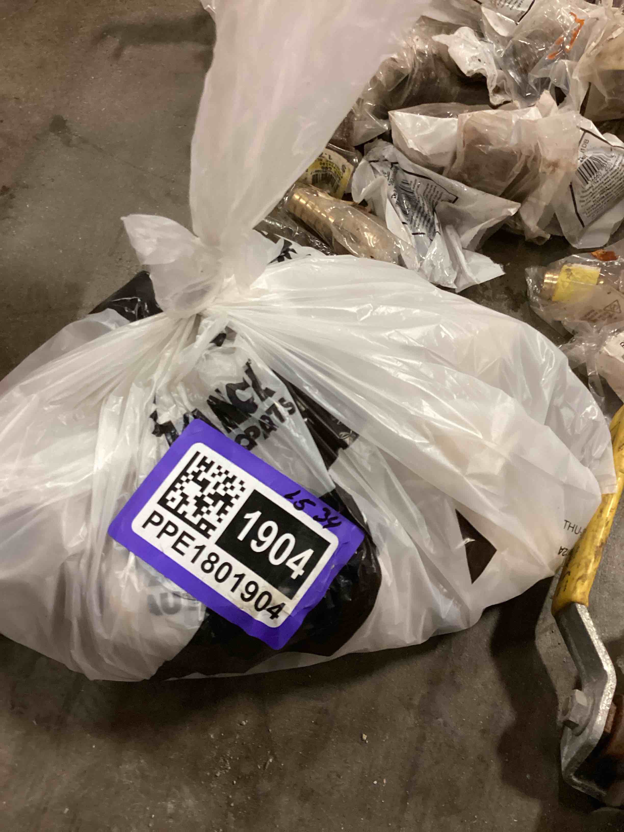 https://s3.amazonaws.com/lotting-images-prod/bidfta/PPE1801904_1751910627724.jpeg