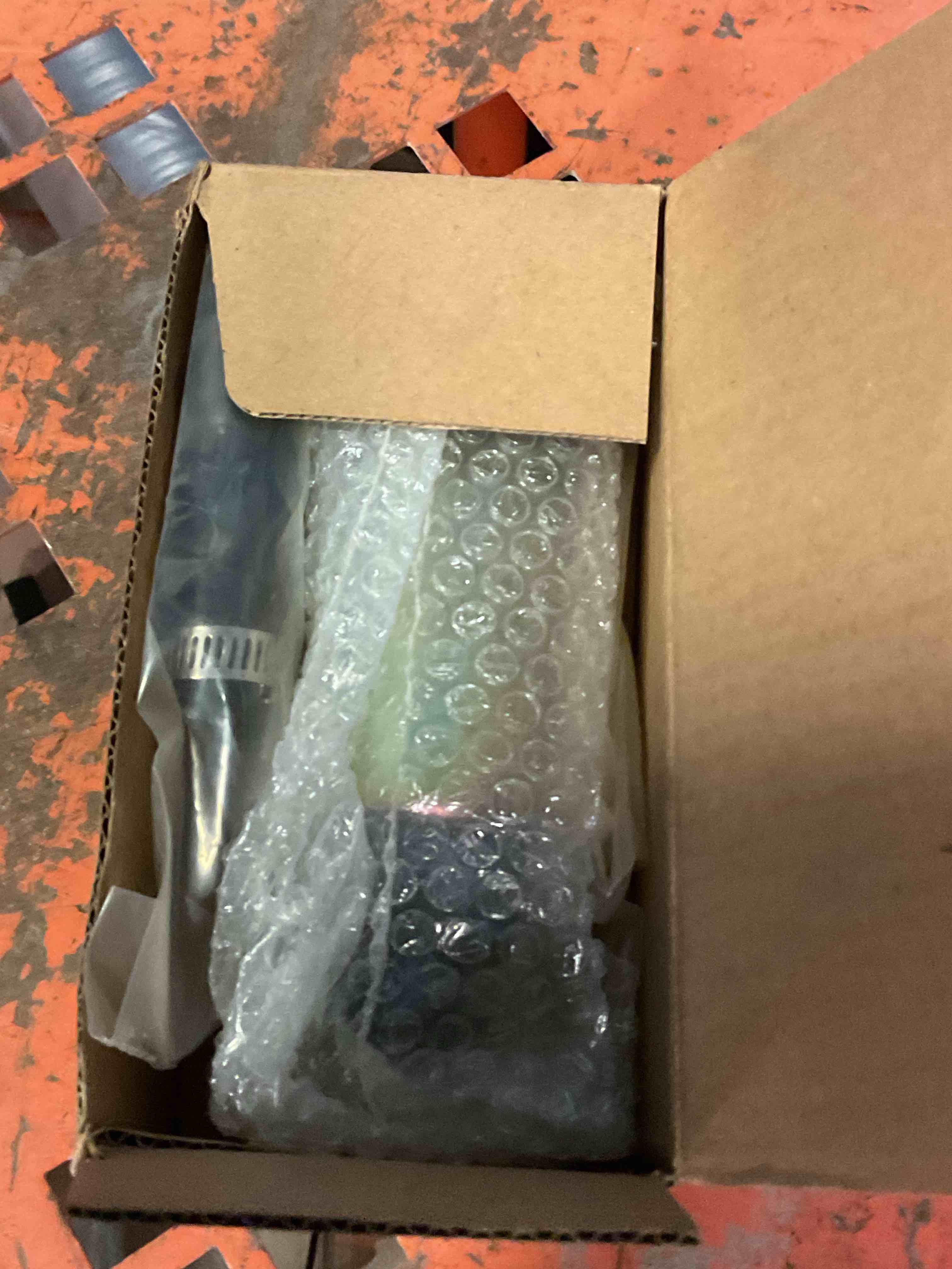https://s3.amazonaws.com/lotting-images-prod/bidfta/PPE1802127_1753900367959.jpeg