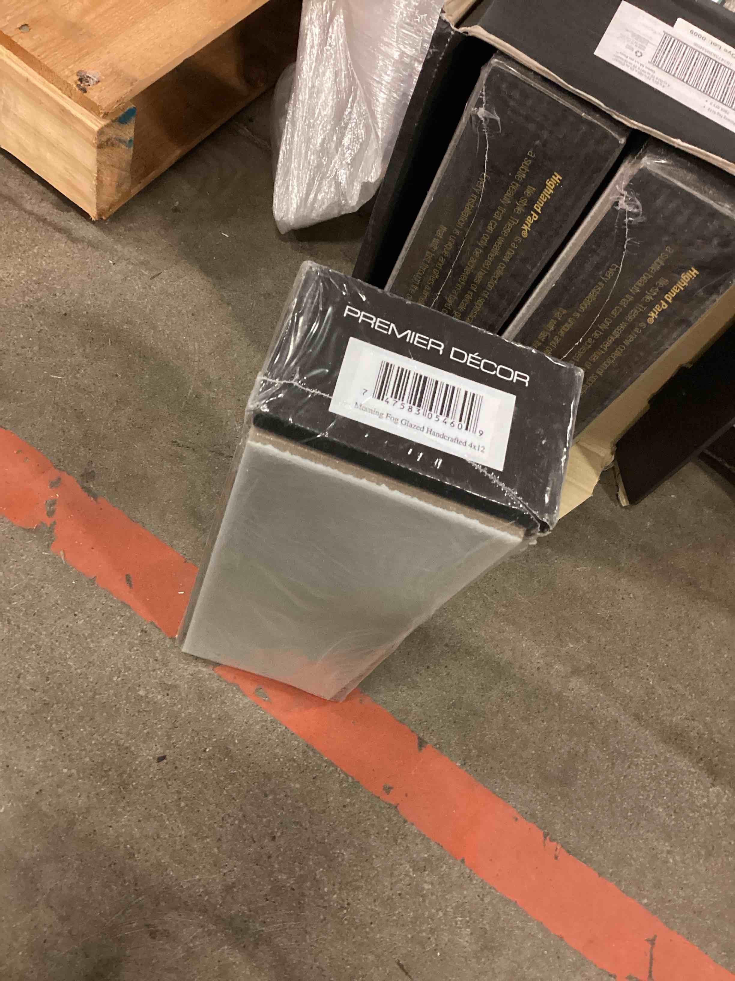 https://s3.amazonaws.com/lotting-images-prod/bidfta/PPE1802429_1757355360414.jpeg