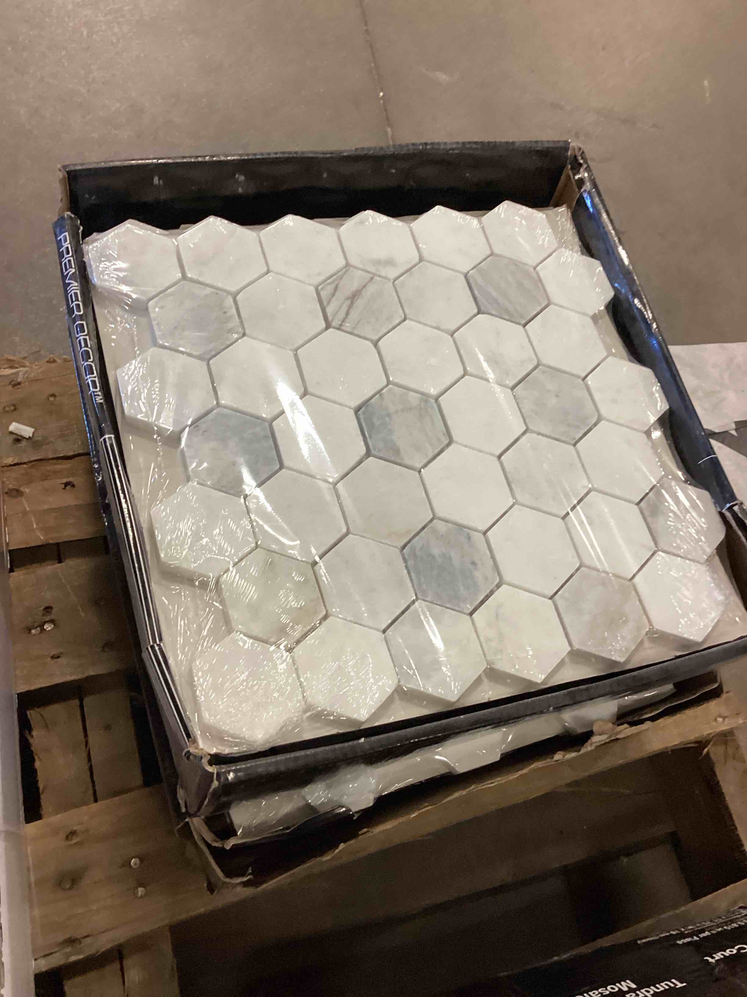 https://s3.amazonaws.com/lotting-images-prod/bidfta/PPE1802431_1757355999134.jpeg