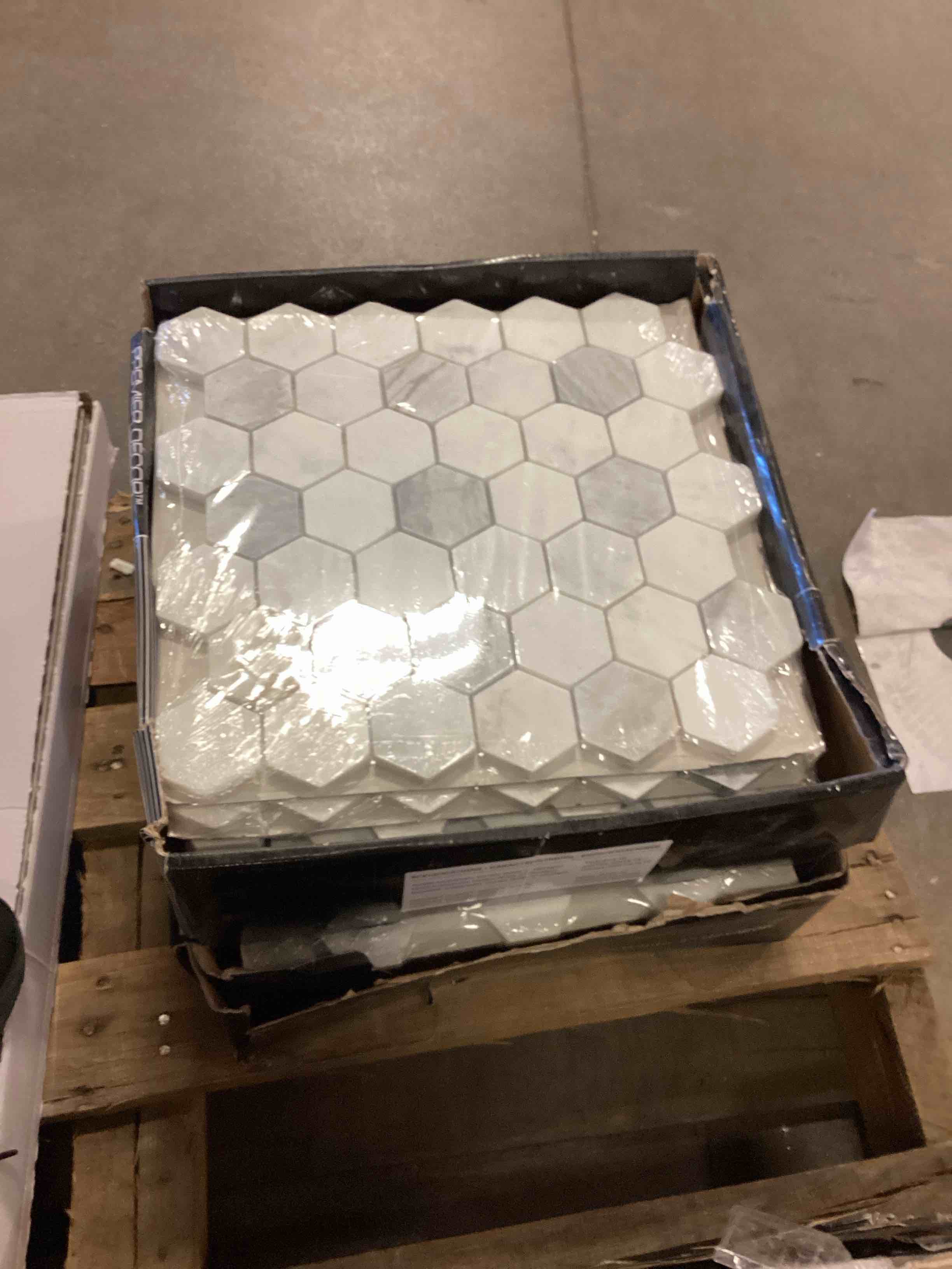 https://s3.amazonaws.com/lotting-images-prod/bidfta/PPE1802431_1757356312268.jpeg