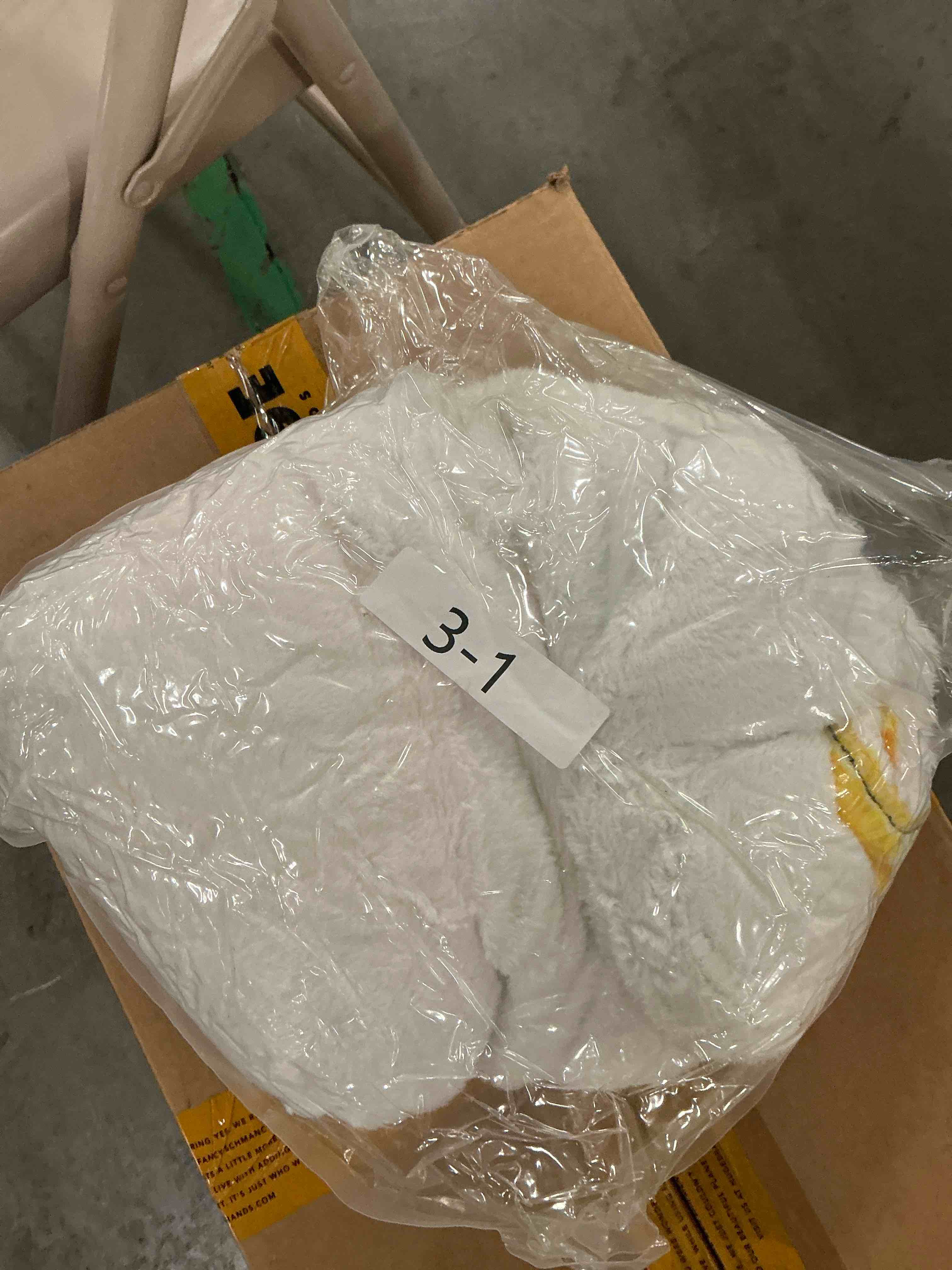 https://s3.amazonaws.com/lotting-images-prod/bidfta/PPE1802535_1757351966036.jpeg