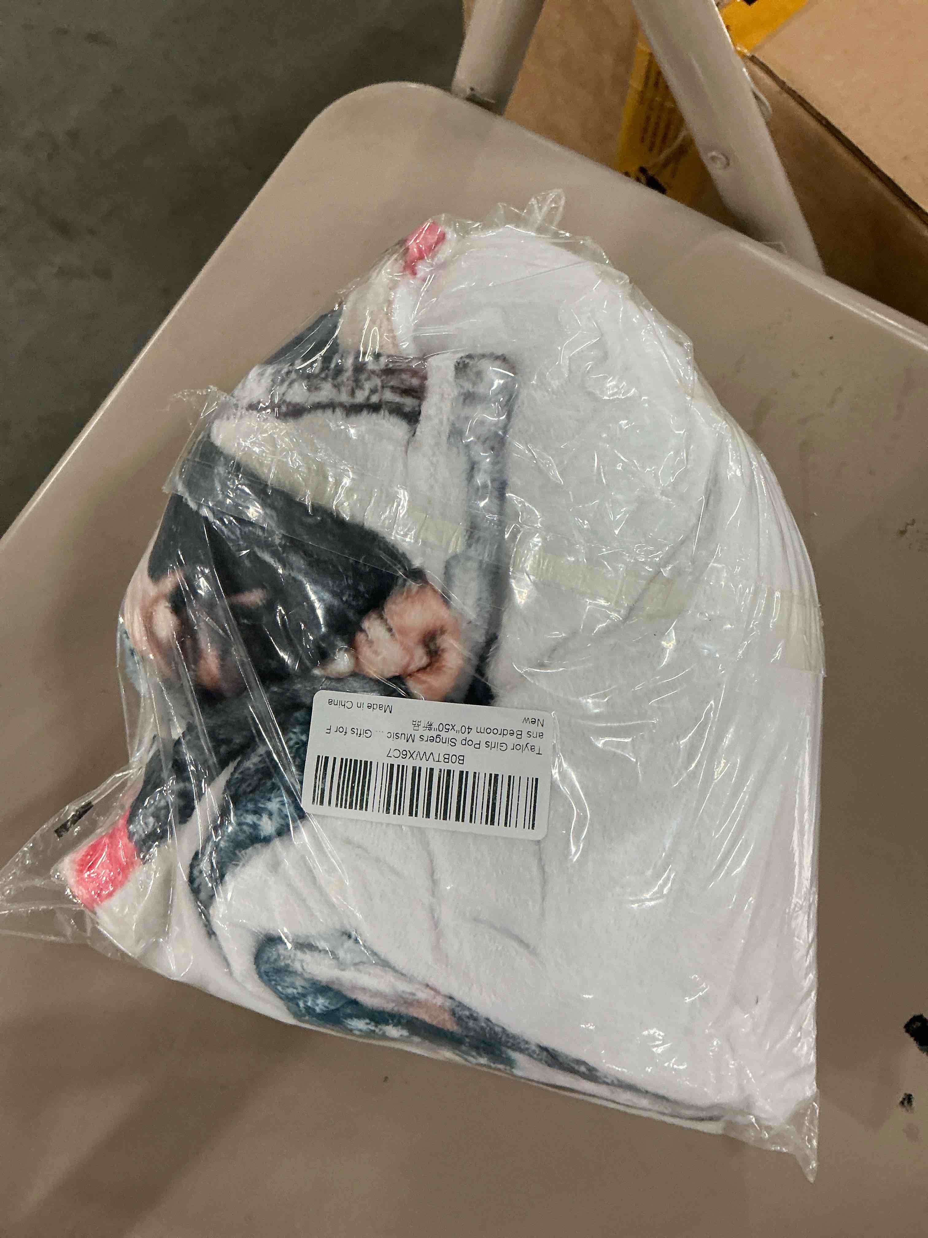 https://s3.amazonaws.com/lotting-images-prod/bidfta/PPE1802541_1757351440703.jpeg