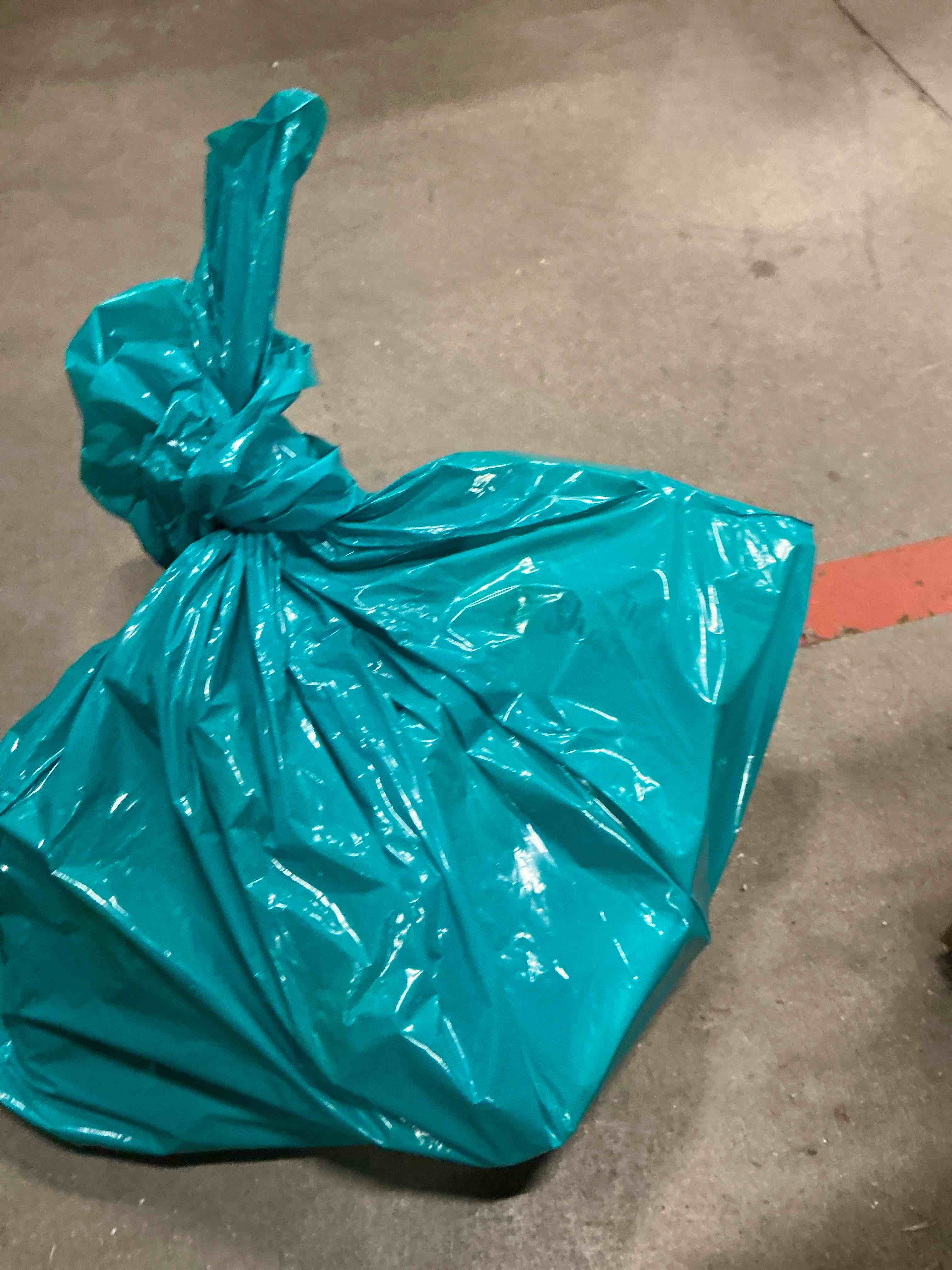 https://s3.amazonaws.com/lotting-images-prod/bidfta/PPE1802625_1757428137403.jpeg