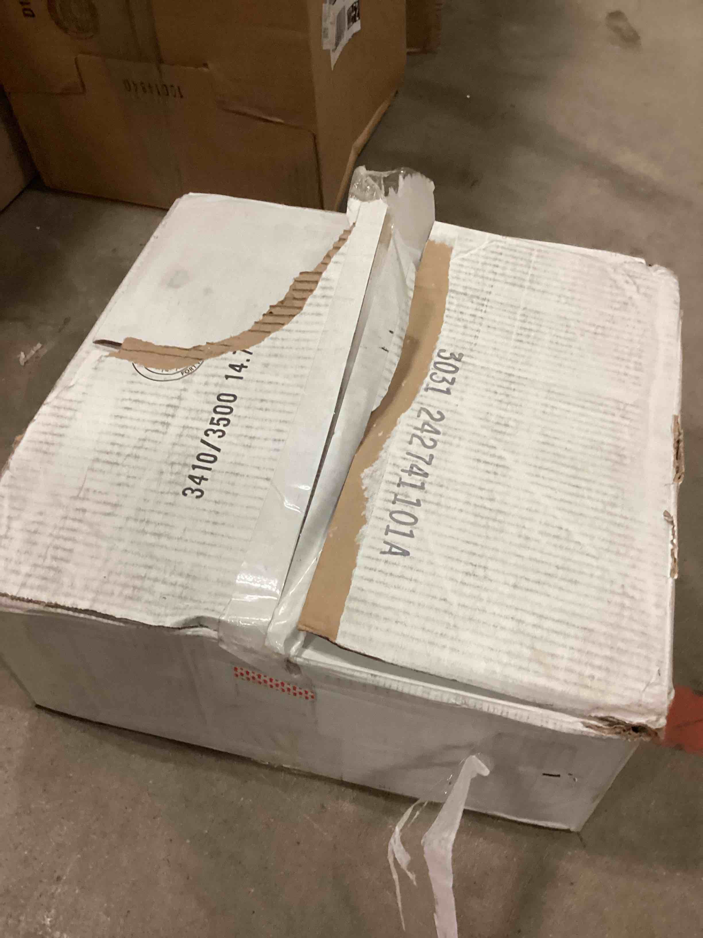 https://s3.amazonaws.com/lotting-images-prod/bidfta/PPE1802693_1757352558776.jpeg