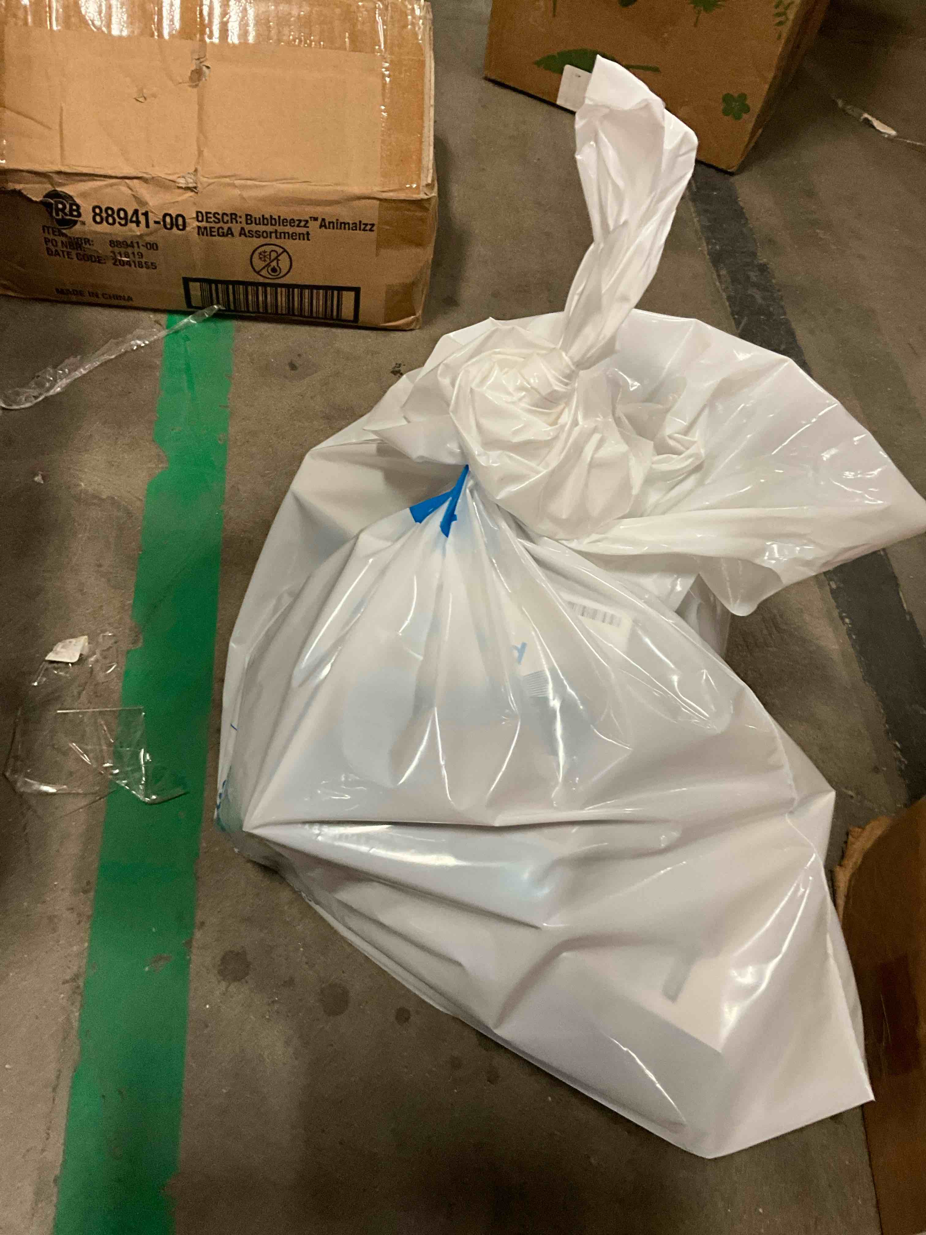 https://s3.amazonaws.com/lotting-images-prod/bidfta/PPE1802743_1757363645543.jpeg