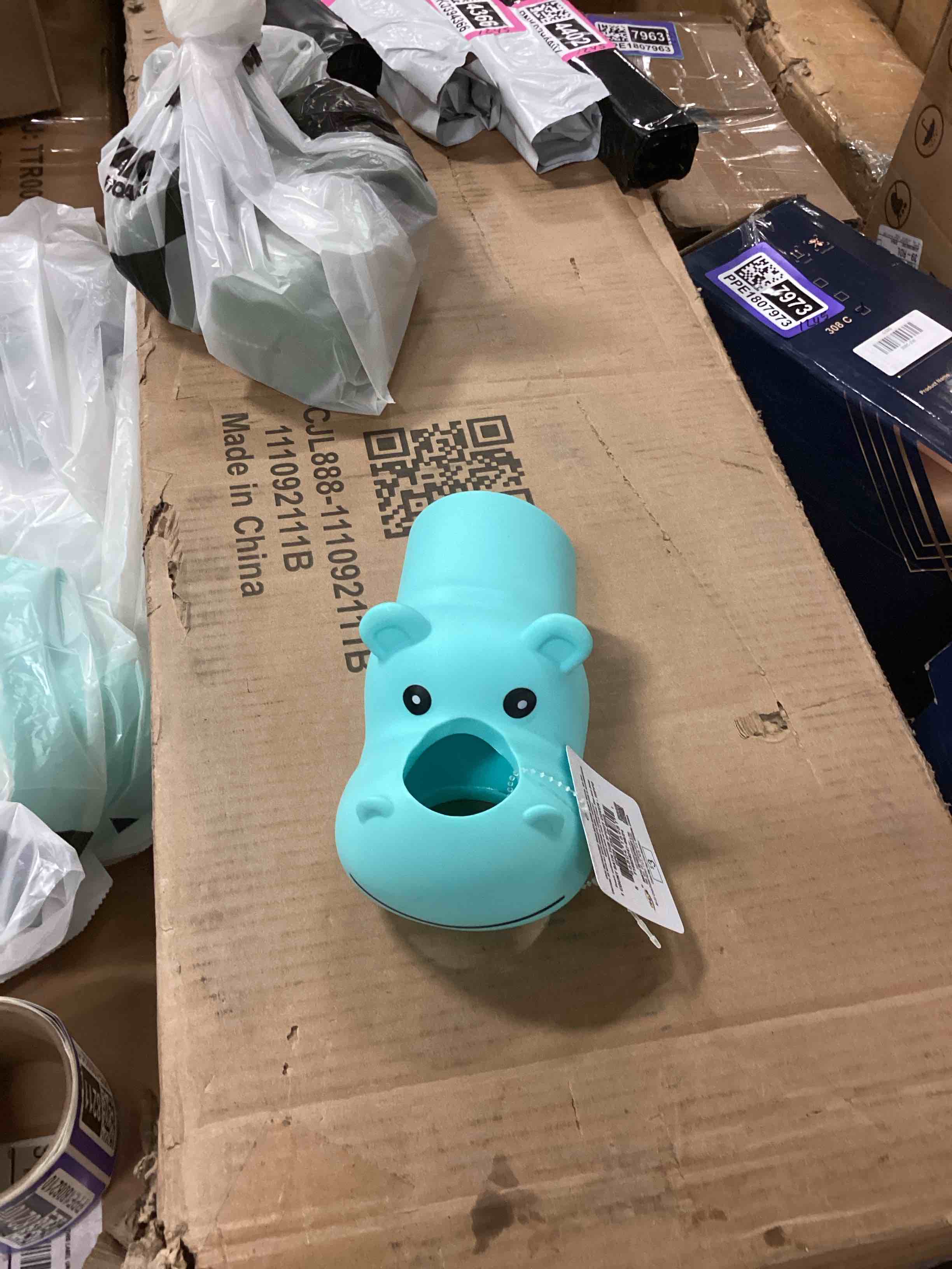 https://s3.amazonaws.com/lotting-images-prod/bidfta/PPE1808213_1749312935071.jpeg