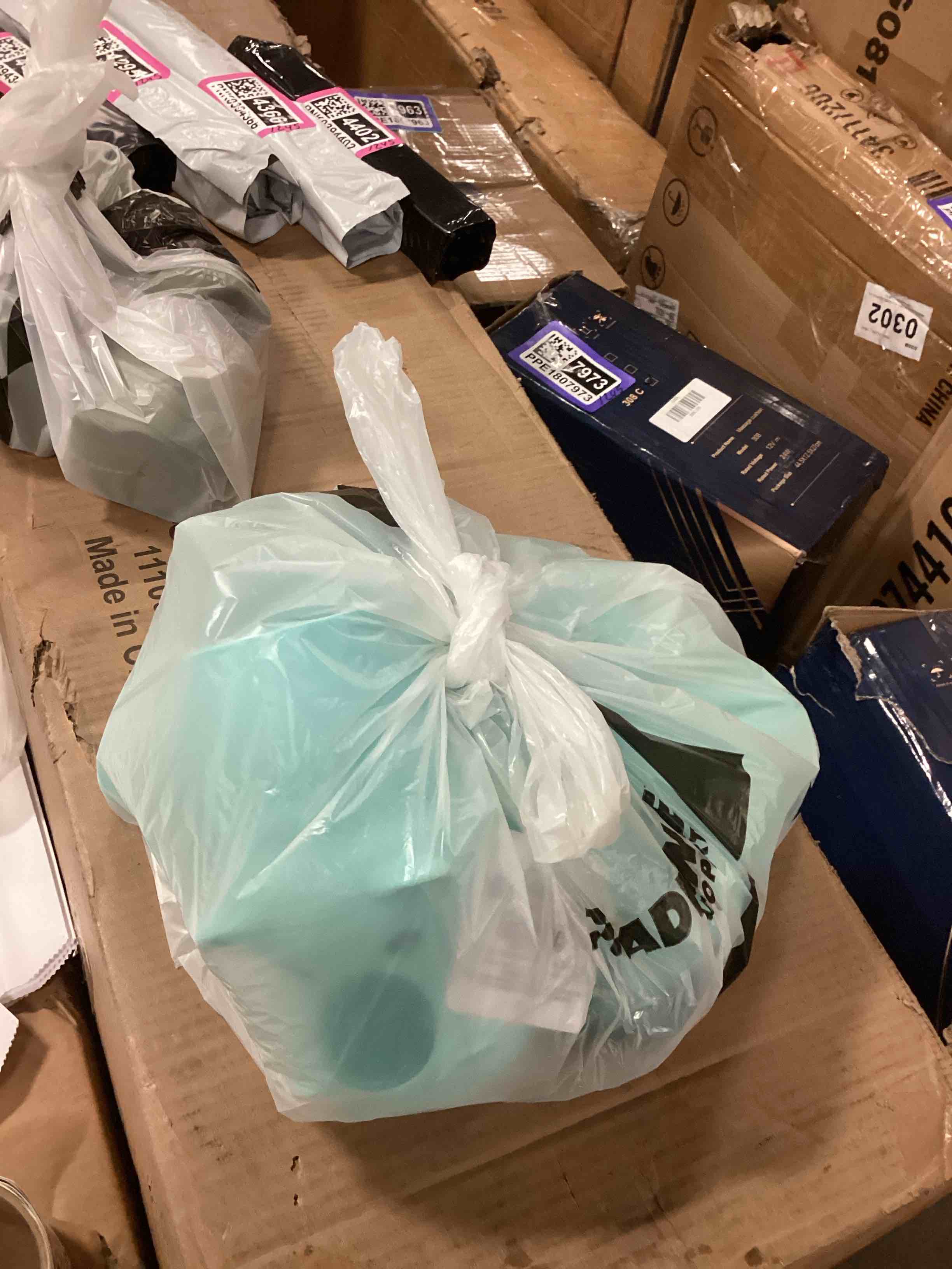 https://s3.amazonaws.com/lotting-images-prod/bidfta/PPE1808213_1749312948222.jpeg