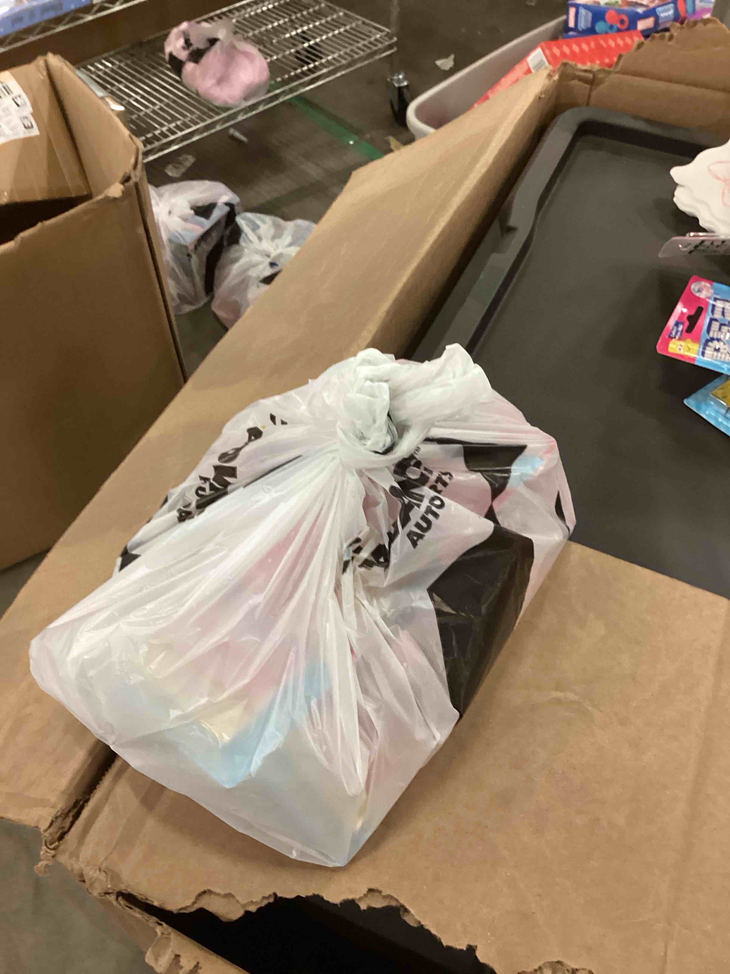 https://s3.amazonaws.com/lotting-images-prod/bidfta/PPE1808357_1749503994096.jpeg