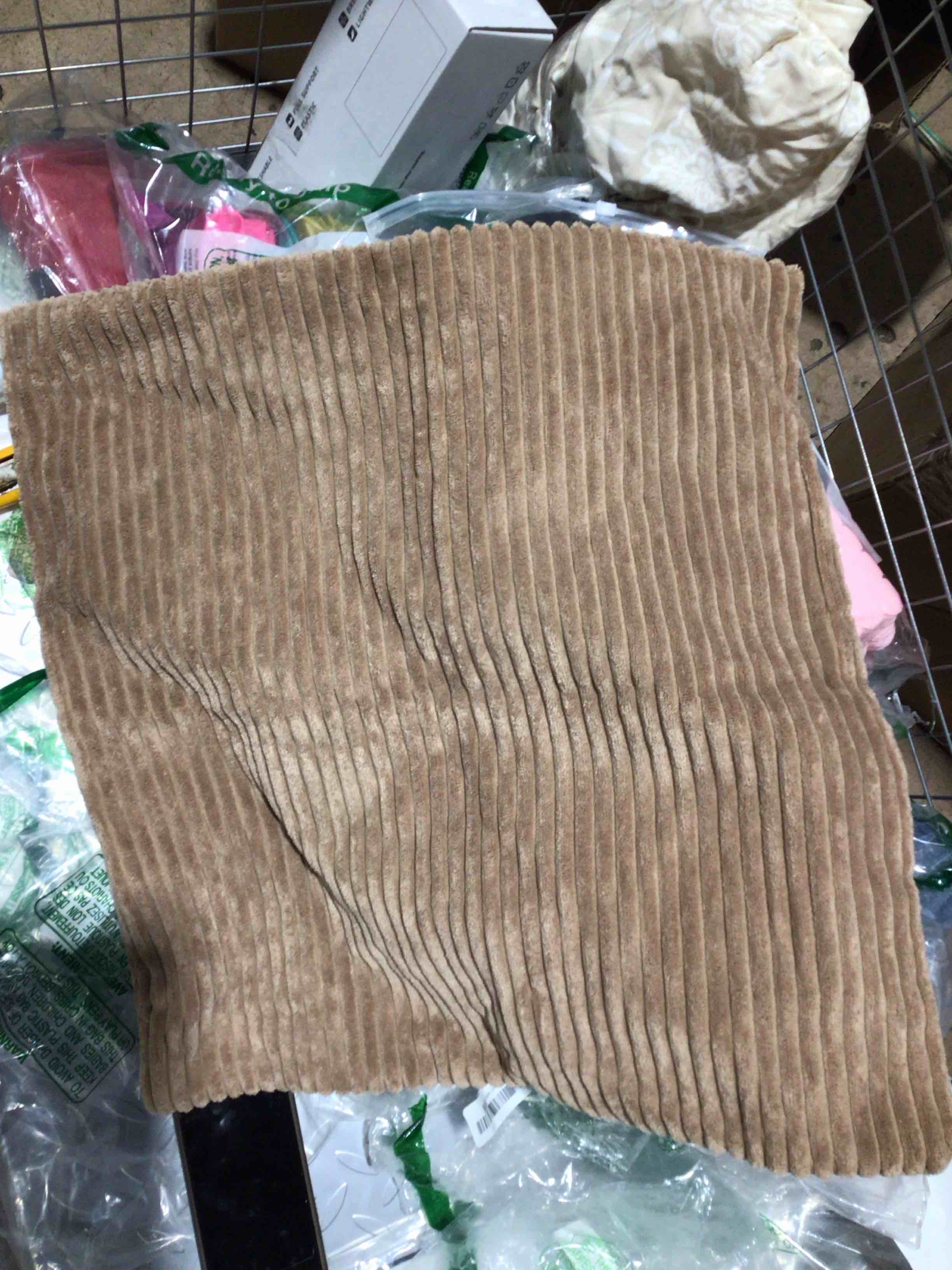 https://s3.amazonaws.com/lotting-images-prod/bidfta/PPE1808957_1750361288564.jpeg