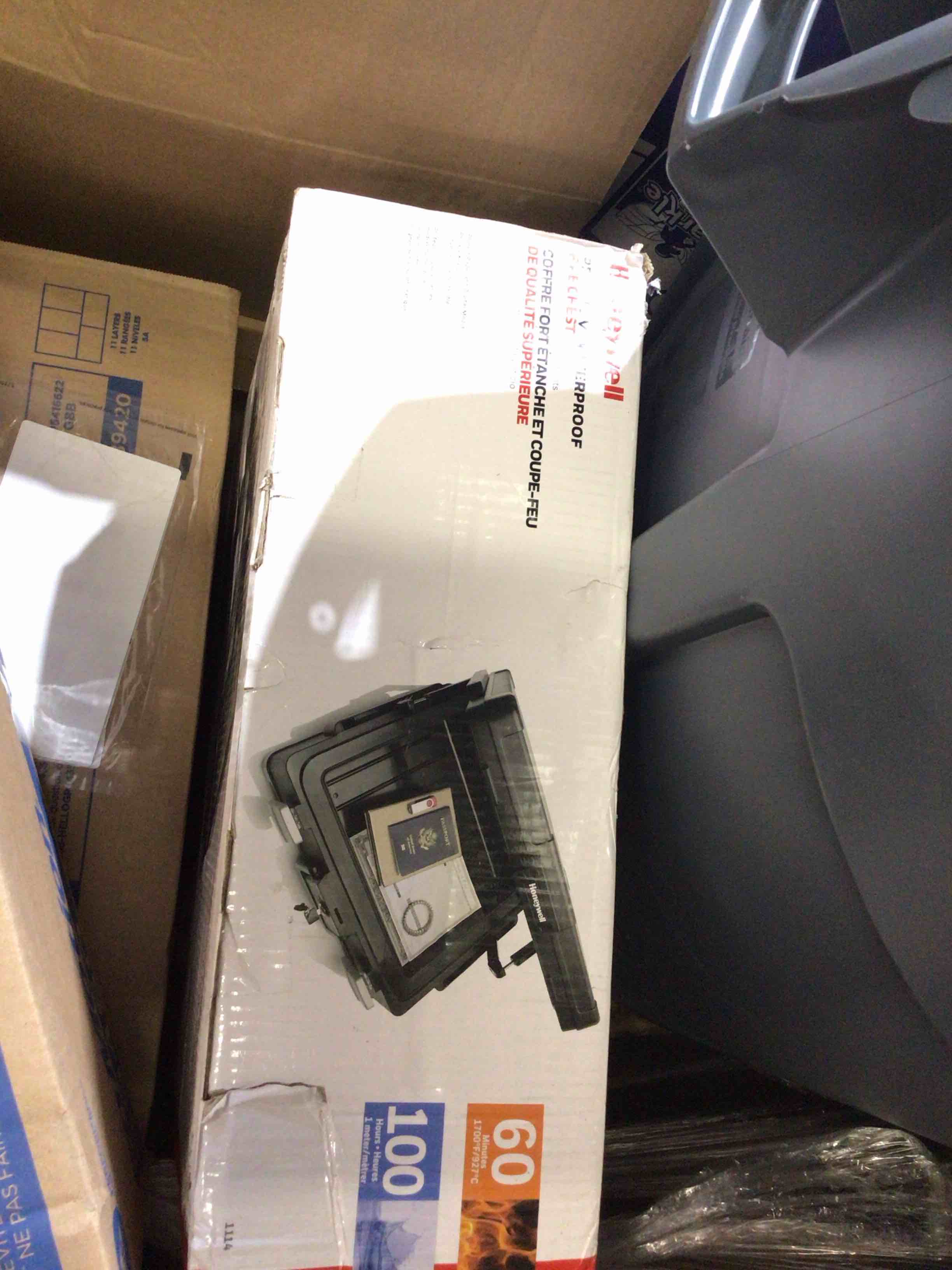 https://s3.amazonaws.com/lotting-images-prod/bidfta/PPE1809091_1750713821442.jpeg
