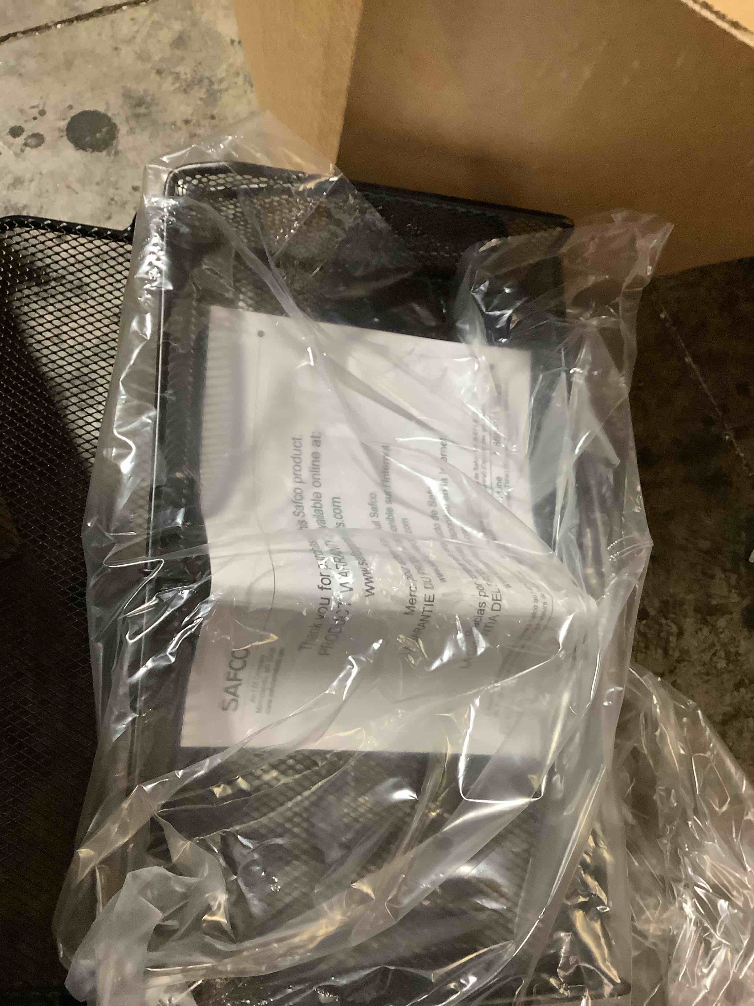https://s3.amazonaws.com/lotting-images-prod/bidfta/PPE1809426_1751395882061.jpeg