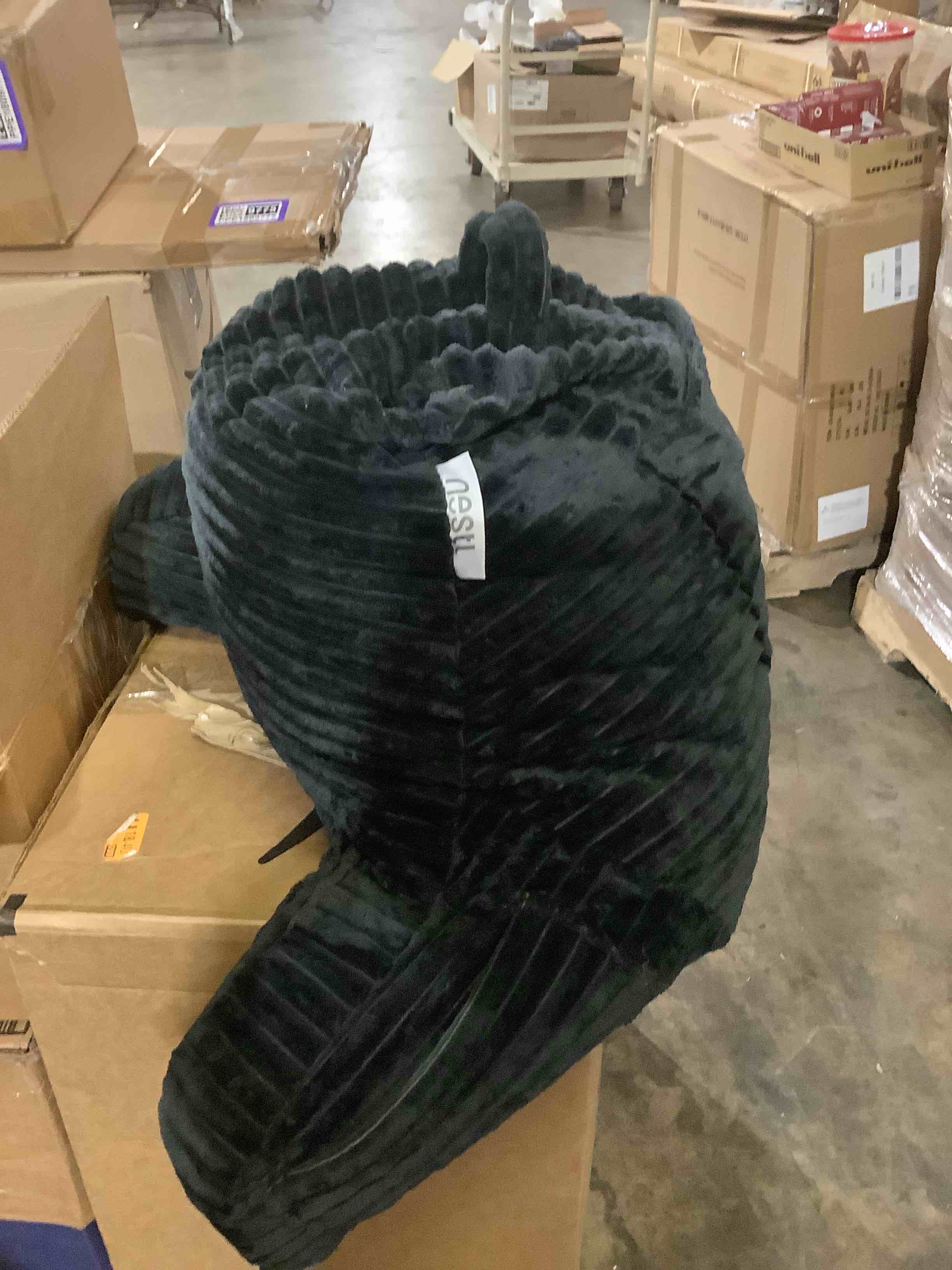 https://s3.amazonaws.com/lotting-images-prod/bidfta/PPE1809779_1752075327080.jpeg