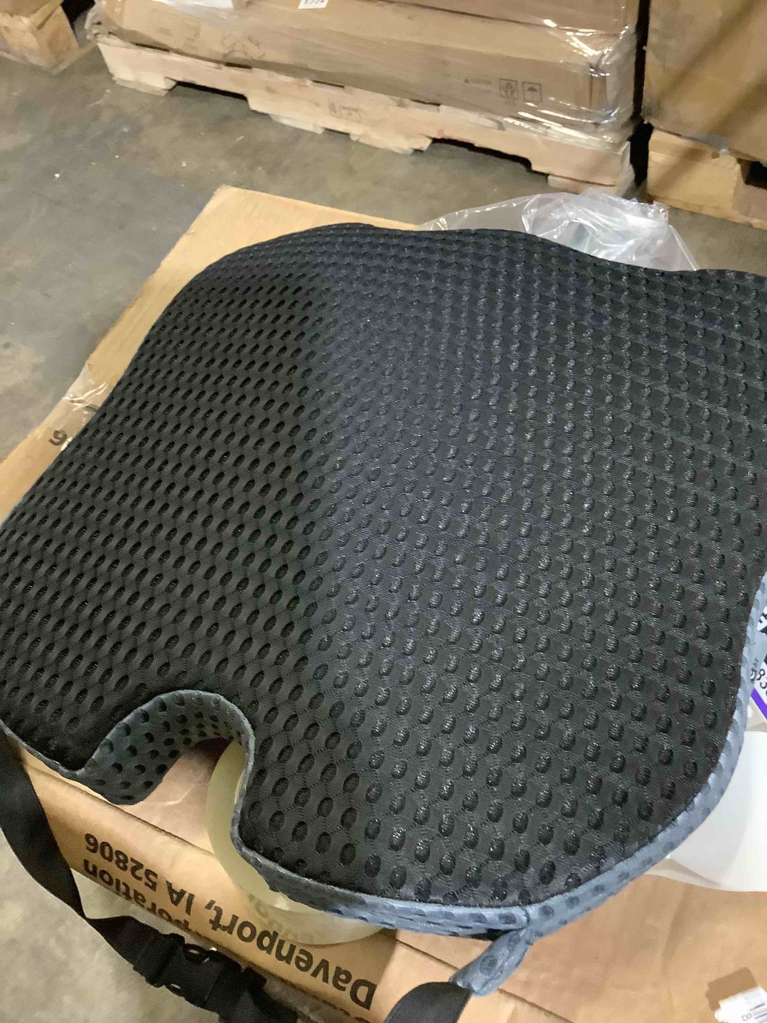 https://s3.amazonaws.com/lotting-images-prod/bidfta/PPE1809838_1752093326509.jpeg