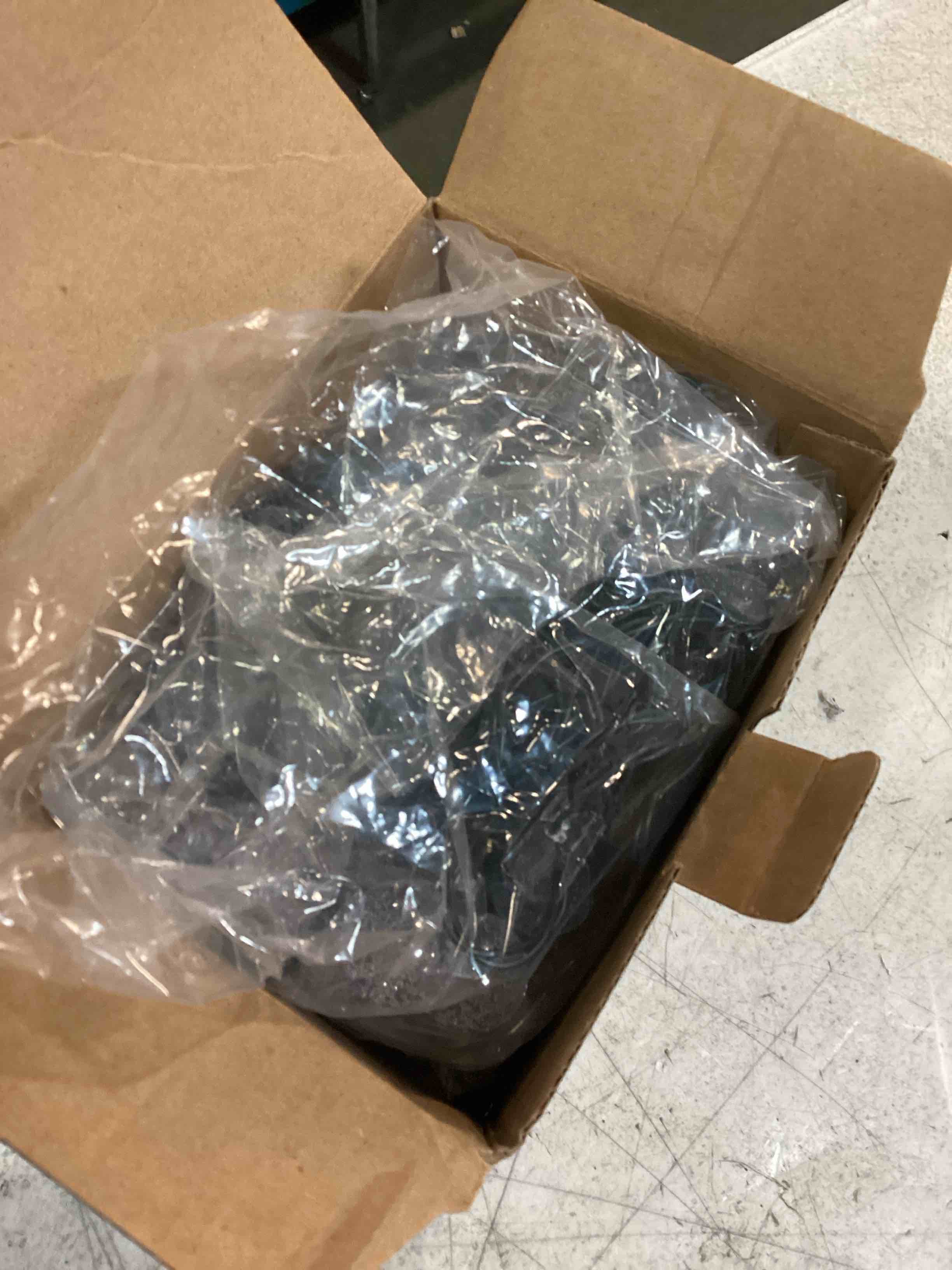 https://s3.amazonaws.com/lotting-images-prod/bidfta/PPE1819147_1732374450300.jpeg