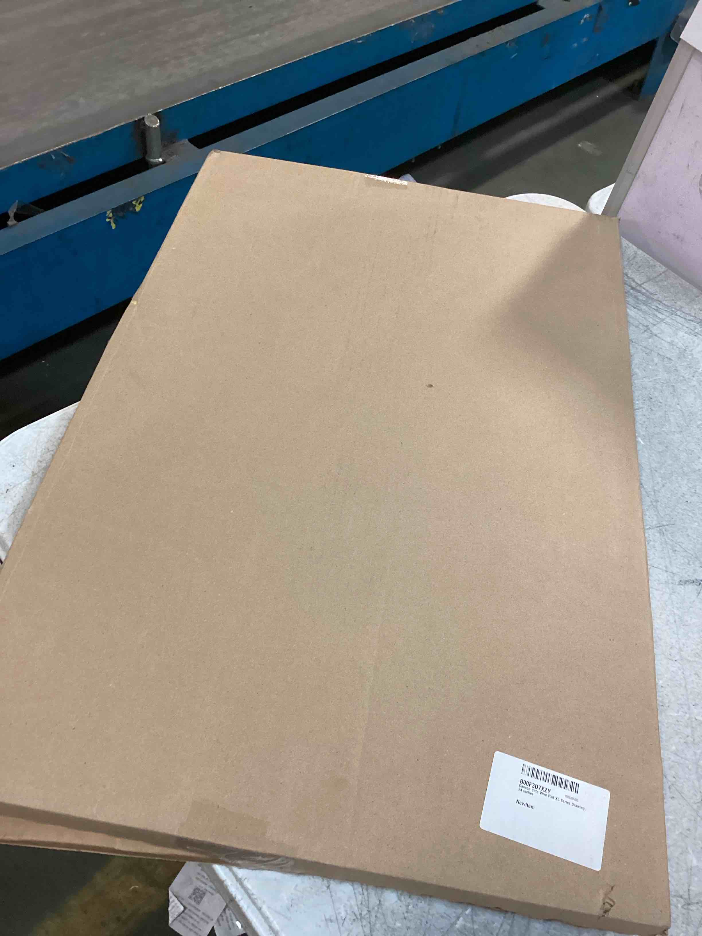 https://s3.amazonaws.com/lotting-images-prod/bidfta/PPE1819197_1732382055111.jpeg