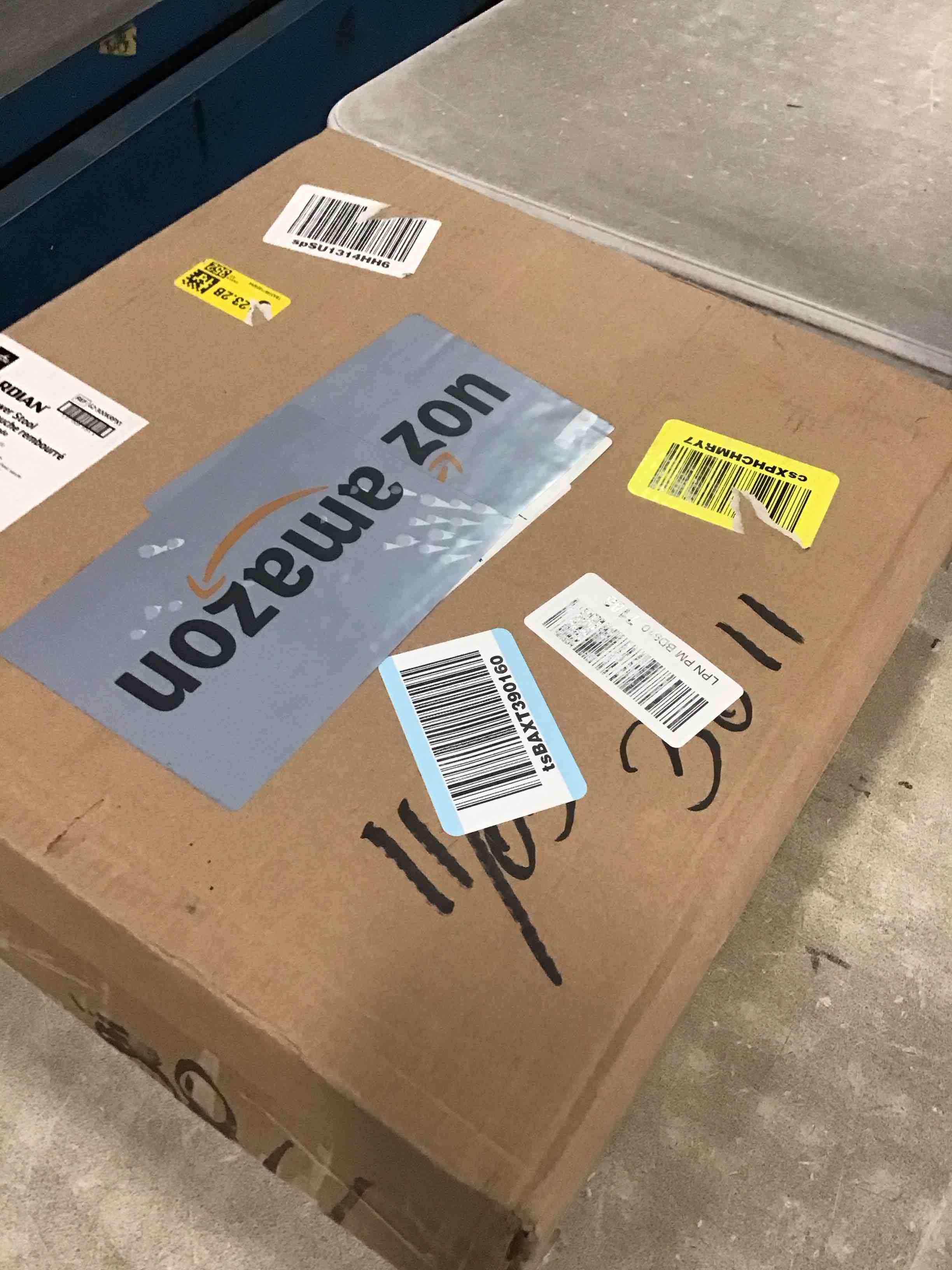 https://s3.amazonaws.com/lotting-images-prod/bidfta/PPE1819766_1732721416085.jpeg