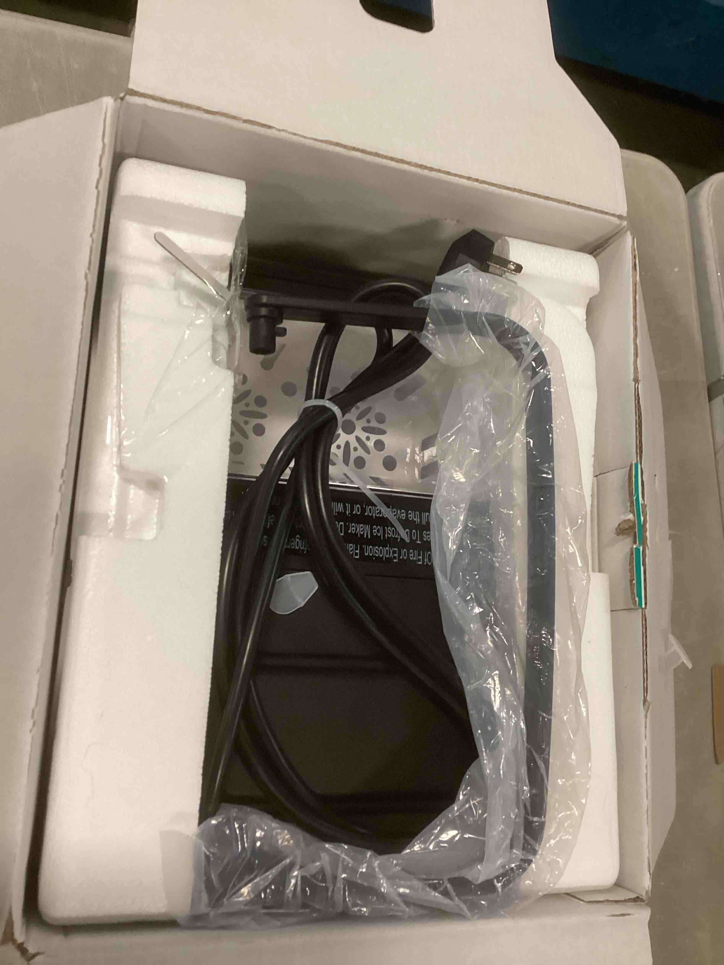 https://s3.amazonaws.com/lotting-images-prod/bidfta/PPE1820400_1733173886557.jpeg