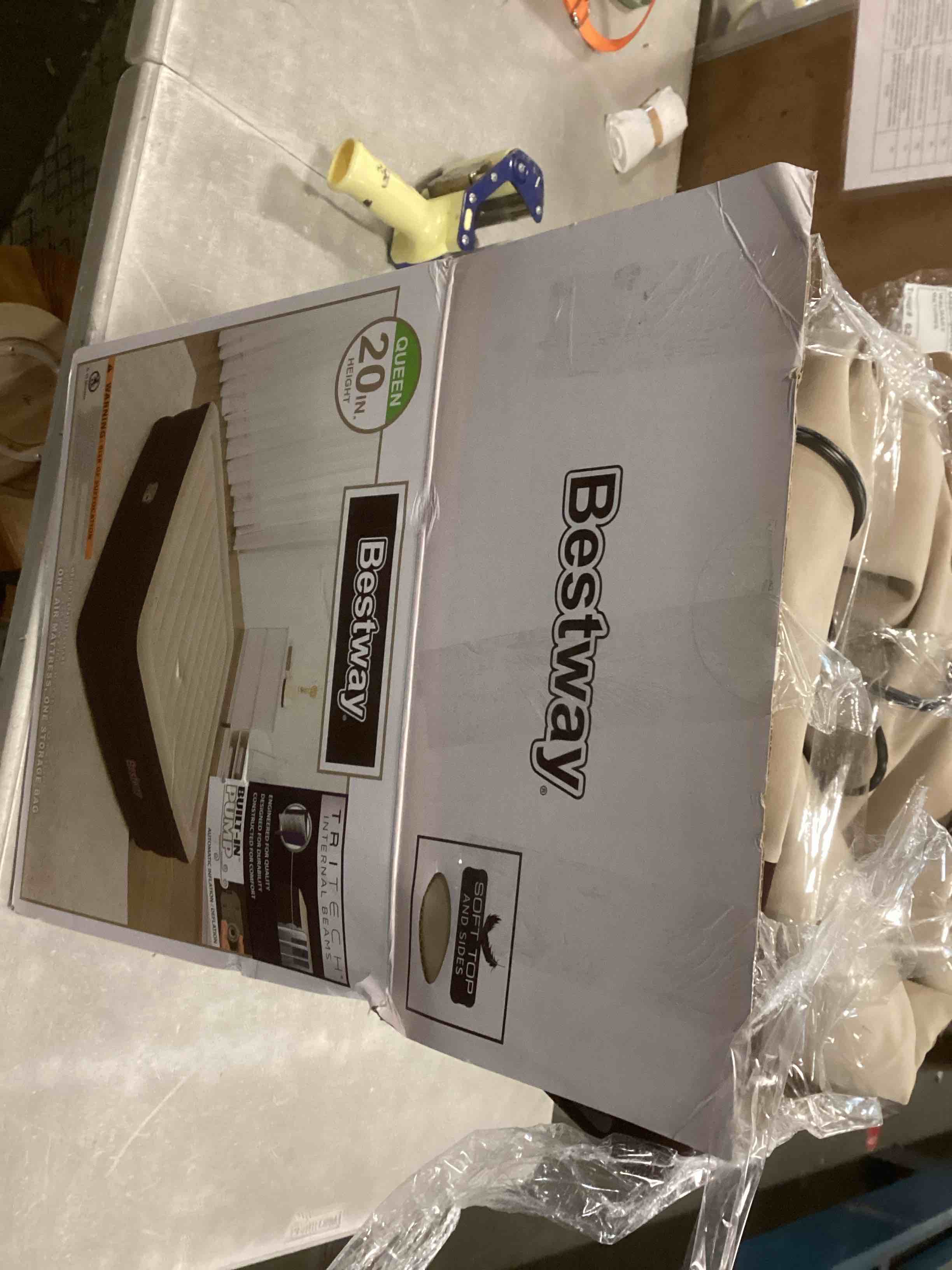 https://s3.amazonaws.com/lotting-images-prod/bidfta/PPE1820656_1733259161864.jpeg