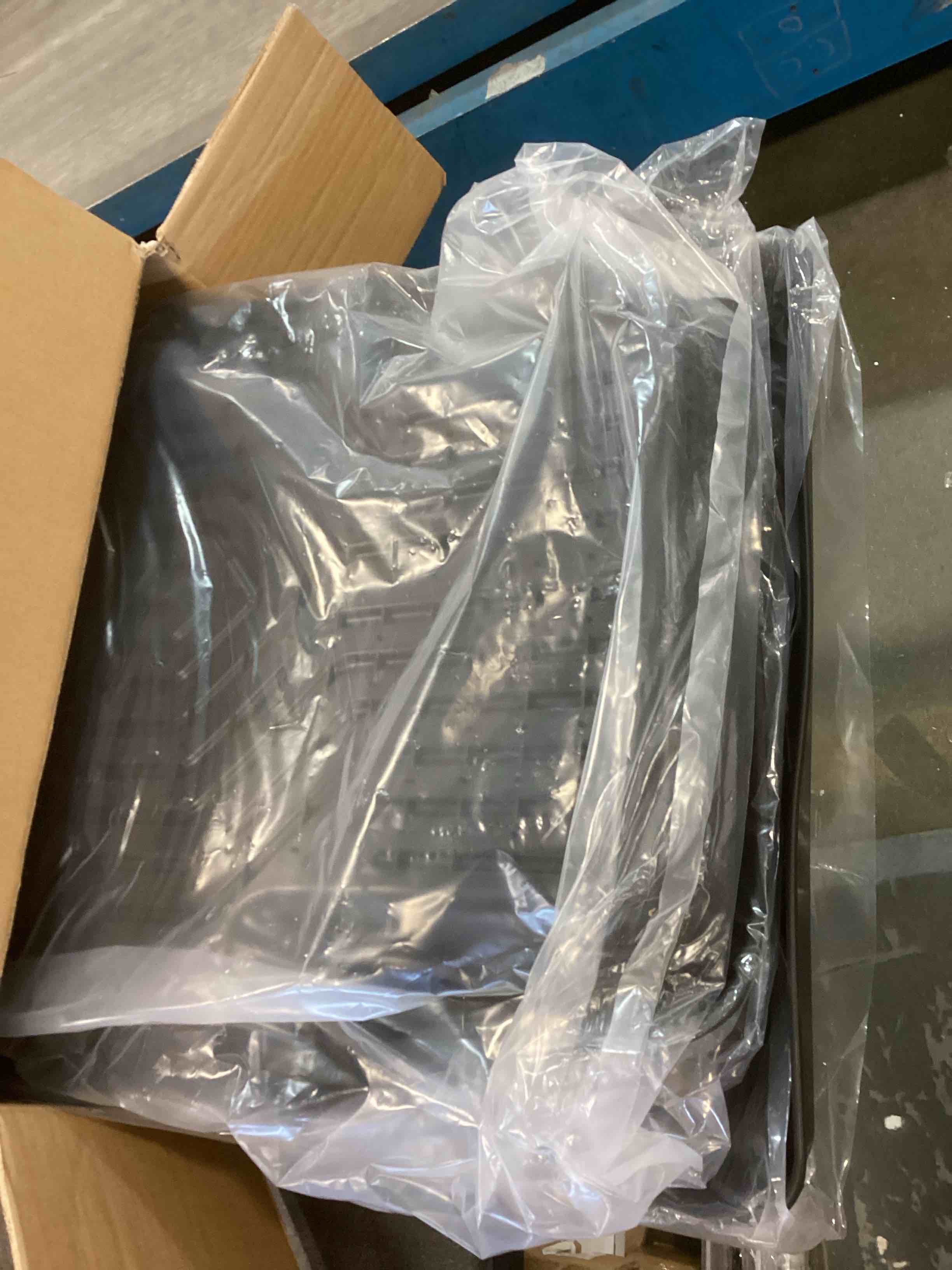 https://s3.amazonaws.com/lotting-images-prod/bidfta/PPE1821073_1733417679943.jpeg