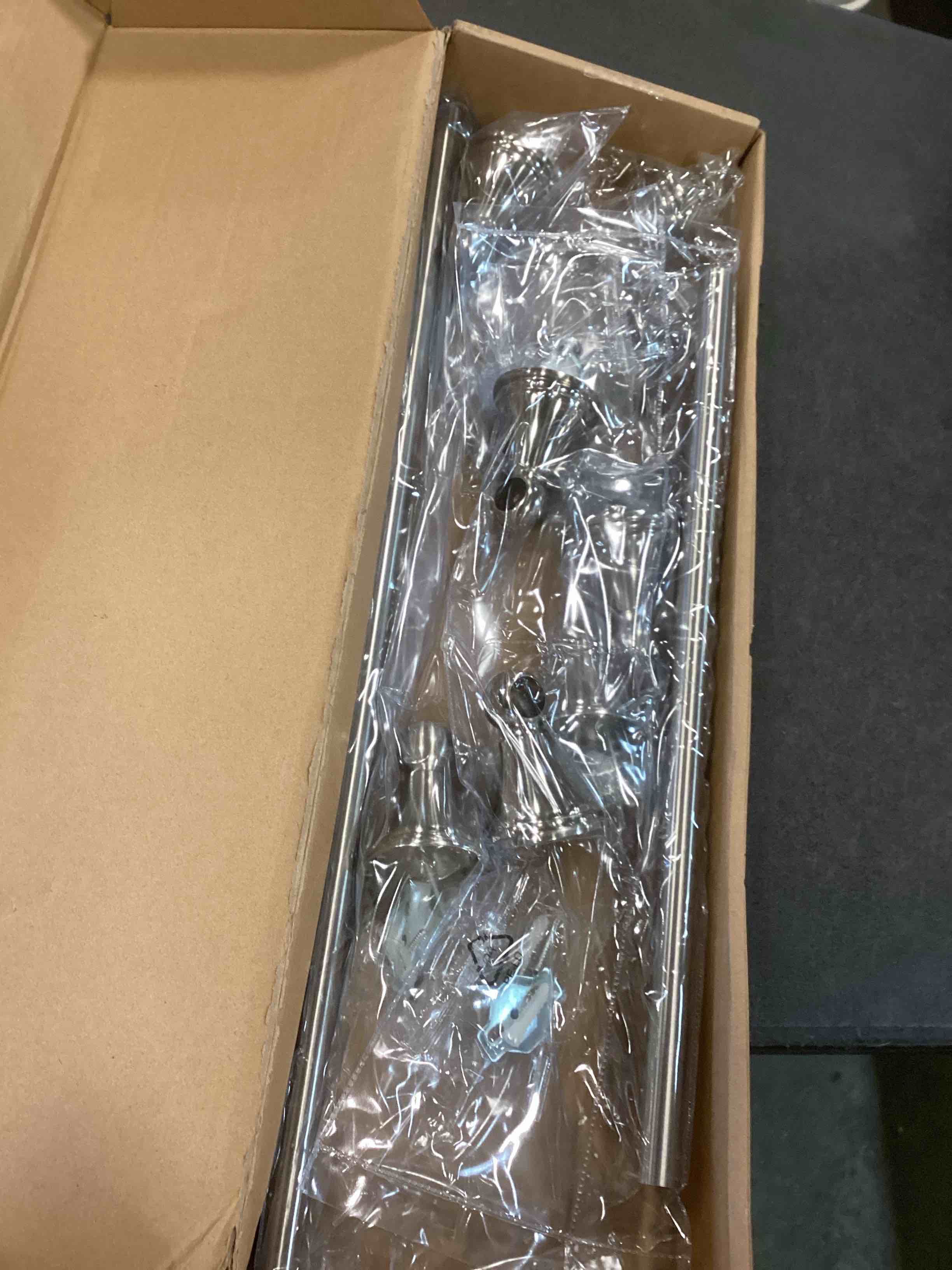 https://s3.amazonaws.com/lotting-images-prod/bidfta/PPE1821129_1733424897626.jpeg