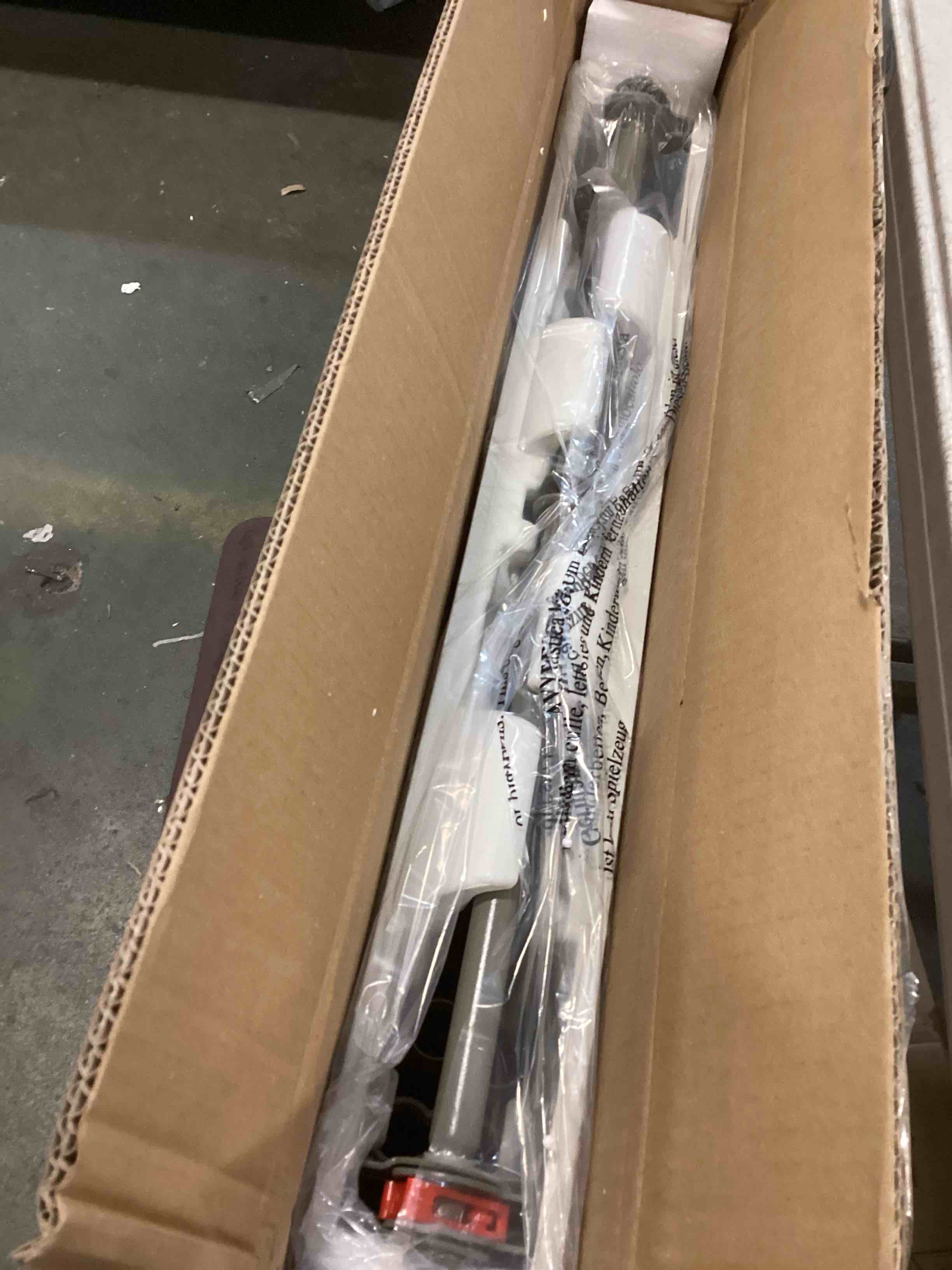 https://s3.amazonaws.com/lotting-images-prod/bidfta/PPE1821376_1733511346138.jpeg