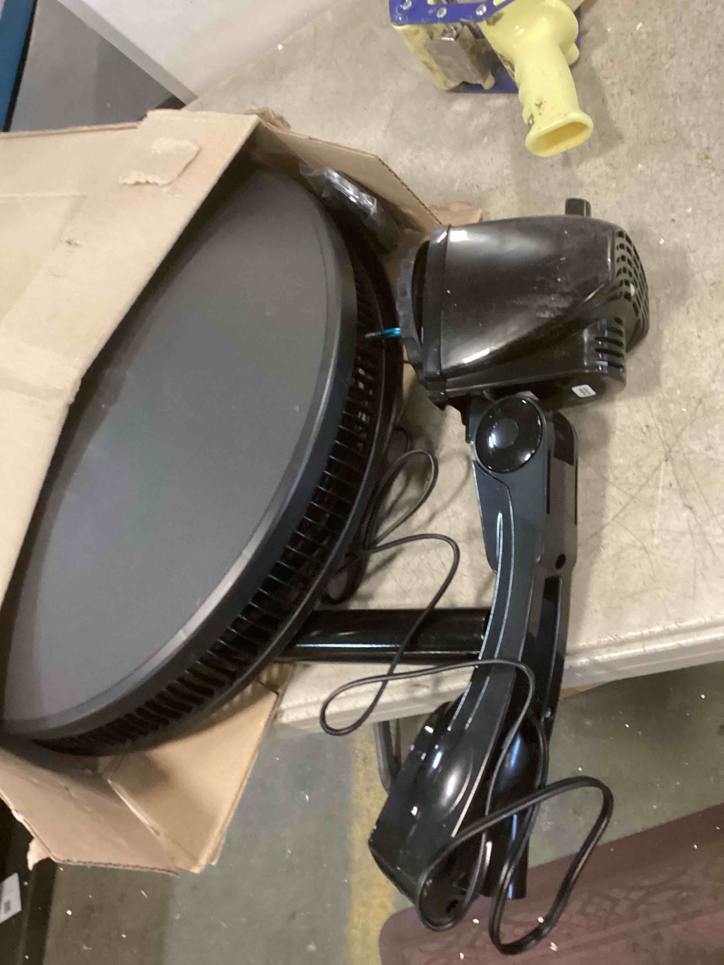 https://s3.amazonaws.com/lotting-images-prod/bidfta/PPE1821394_1733512911002.jpeg