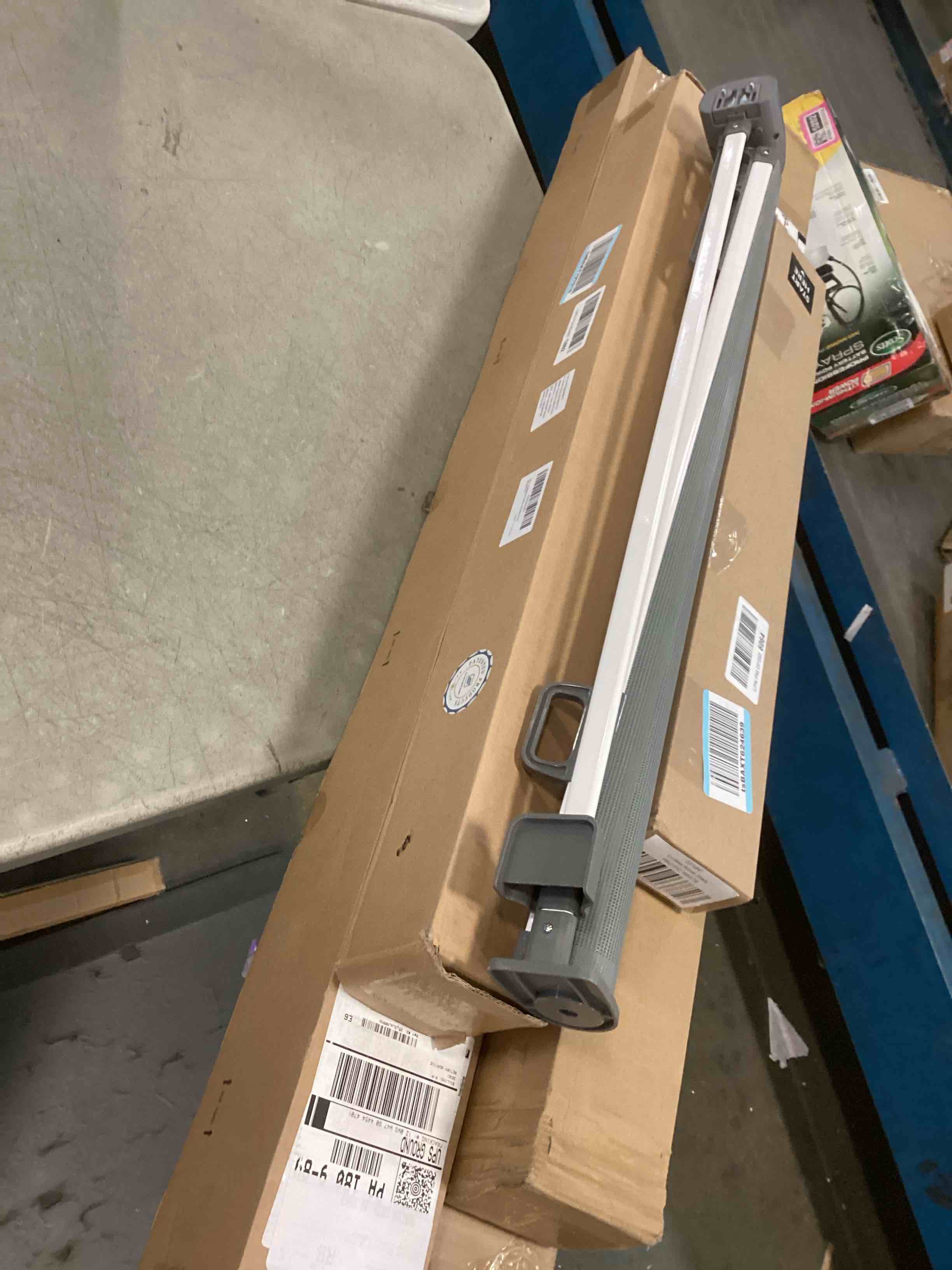 Assorted of Products for the Maintenance or Decoration of the Home (it can include a variety of sizes and models)