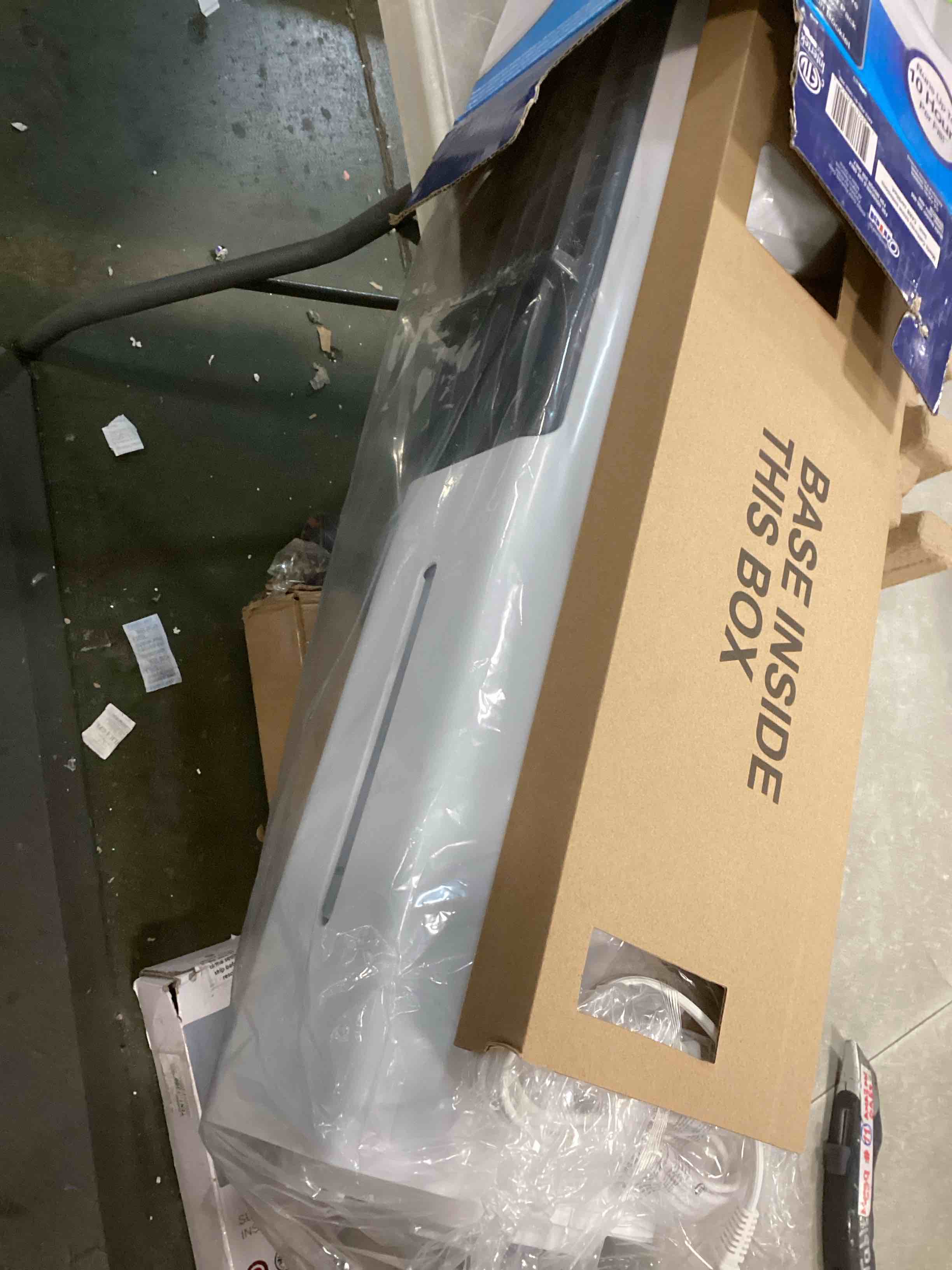 https://s3.amazonaws.com/lotting-images-prod/bidfta/PPE1821806_1733842339376.jpeg
